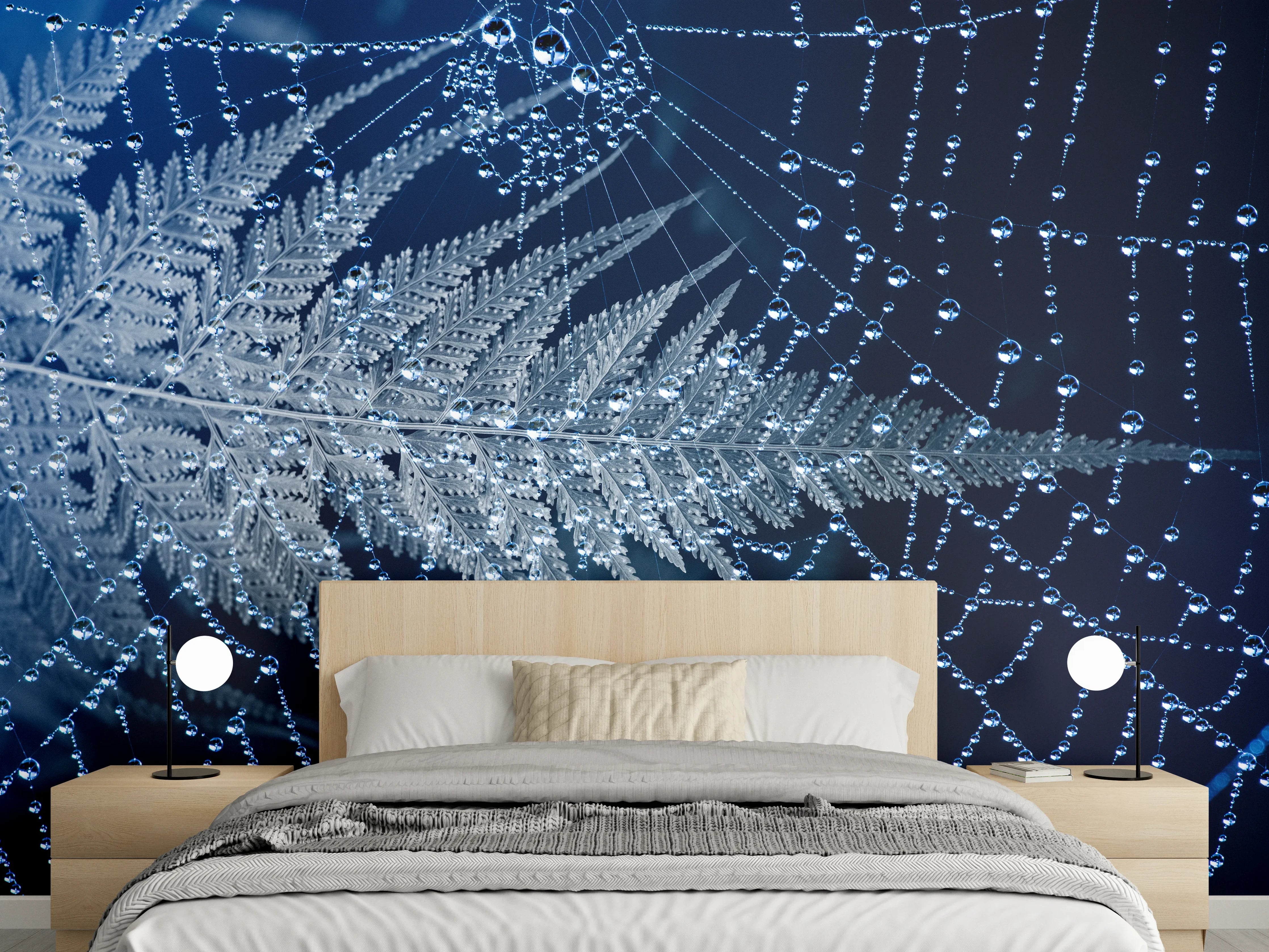 Wandverkleidung Schlafzimmer - Tautropfen auf Farn und Spinnennetz