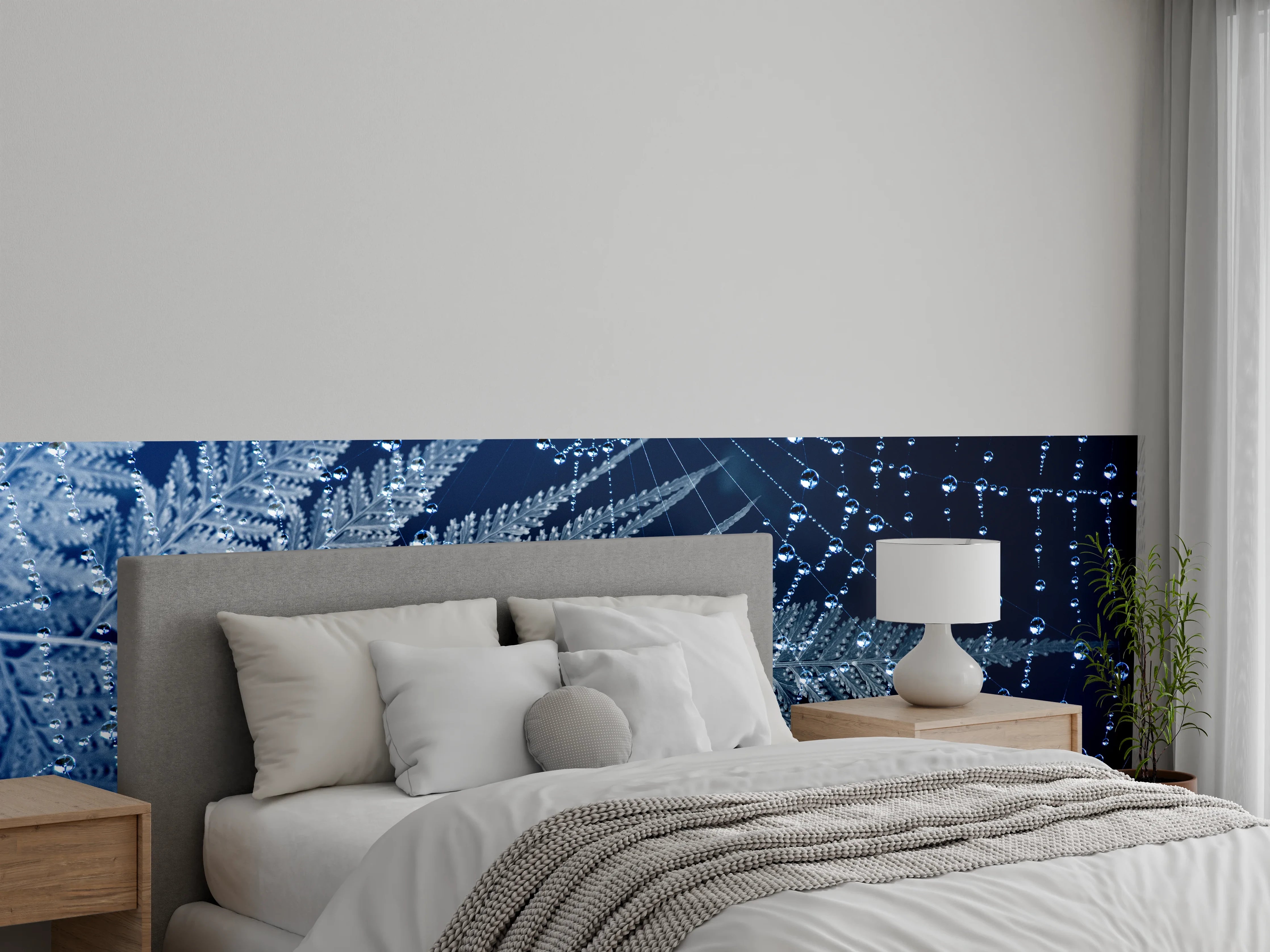 Wandverkleidung Schlafzimmer - Tautropfen auf Farn und Spinnennetz