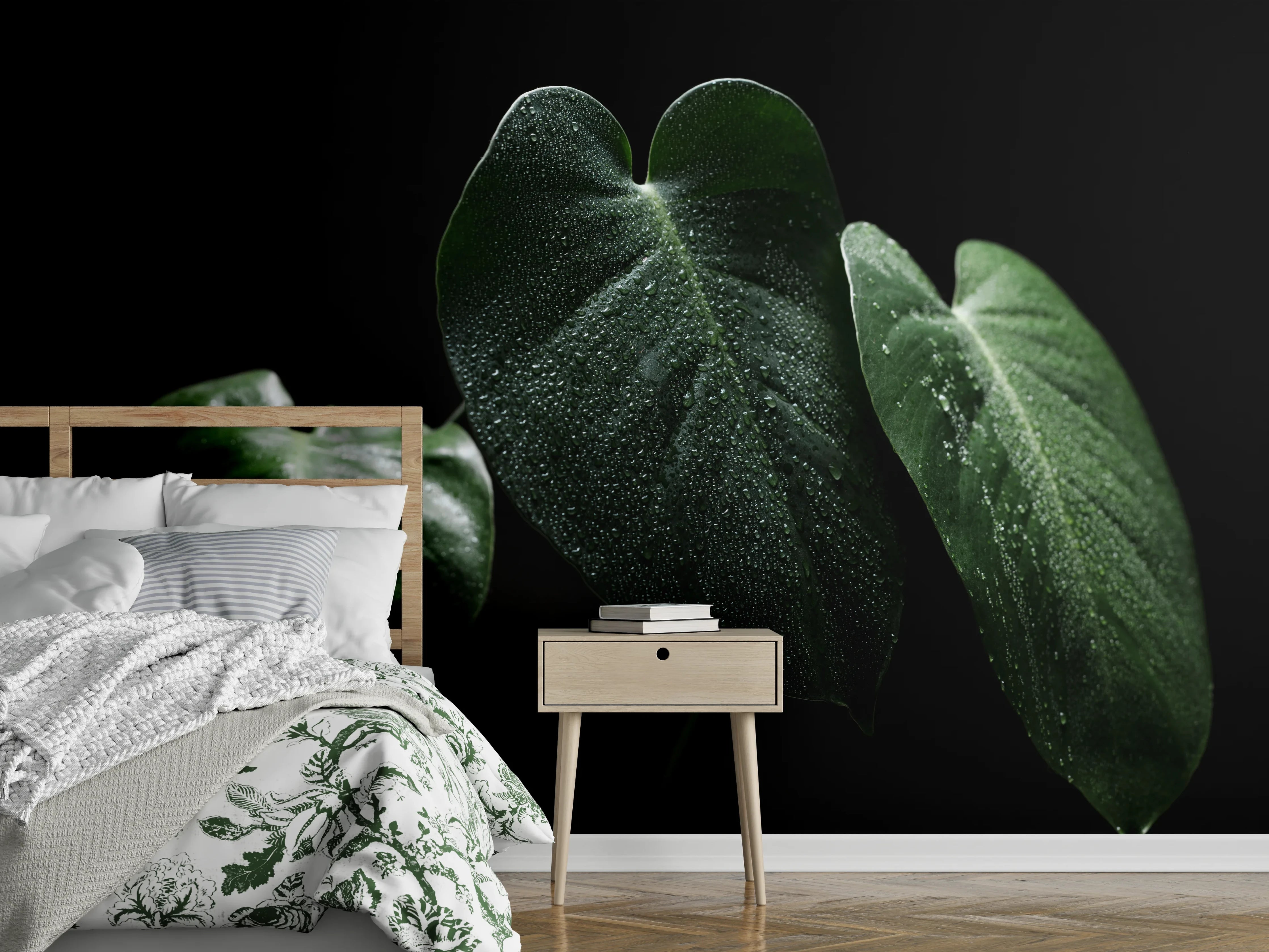 Wandverkleidung Schlafzimmer - Tropische Blätter mit Tautropfen Nahaufnahme