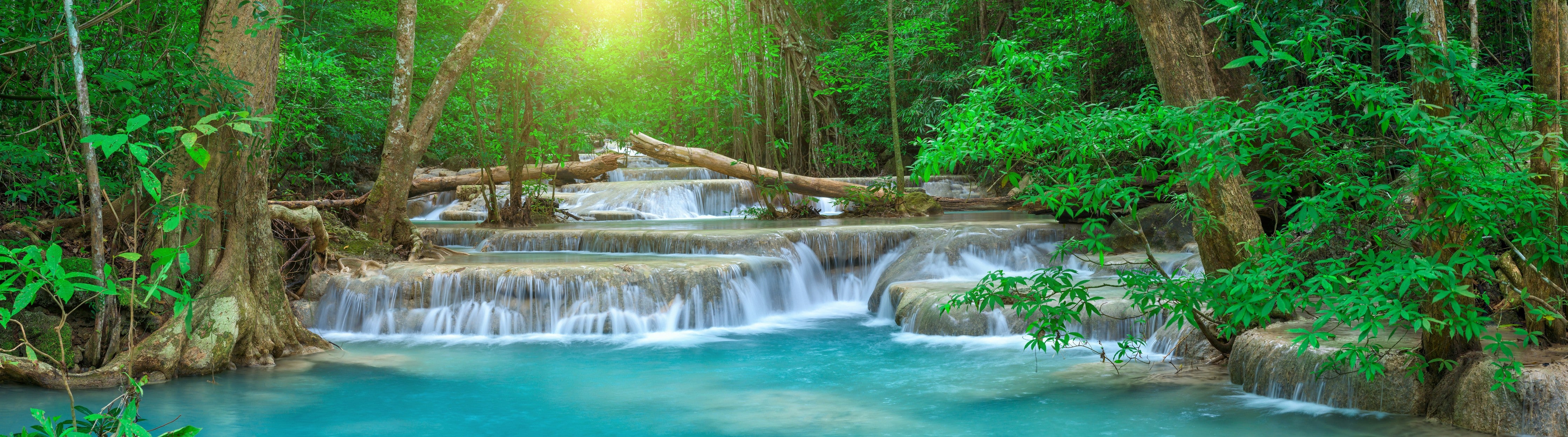 Wandverkleidung Schlafzimmer-Türkis-Wasserfall im grünen Wald
