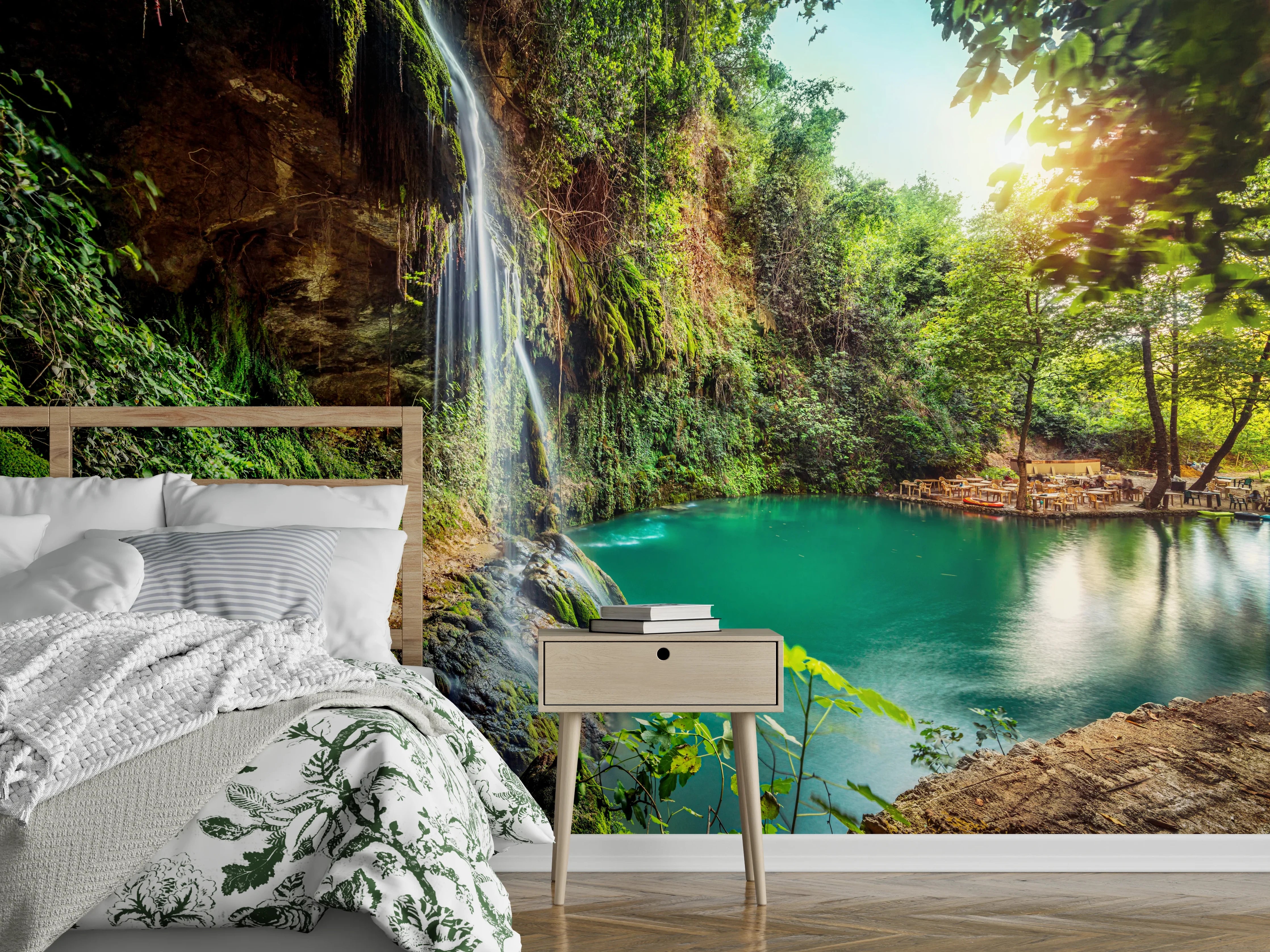 Wandverkleidung Schlafzimmer - Türkiser Wasserfall im Grünen