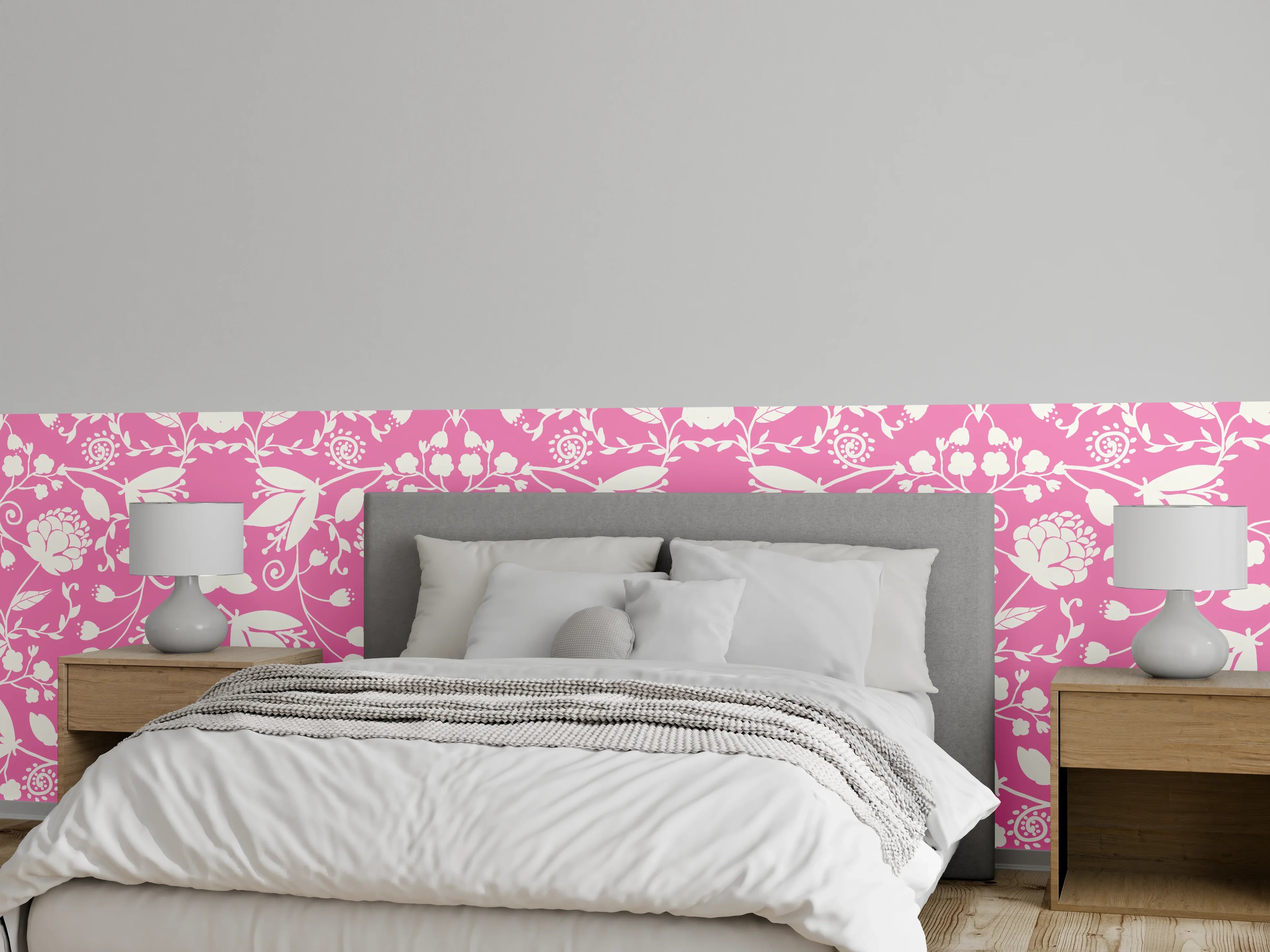 Wandverkleidung Schlafzimmer - Verspielte Blumenmuster in Rosa und Weiß