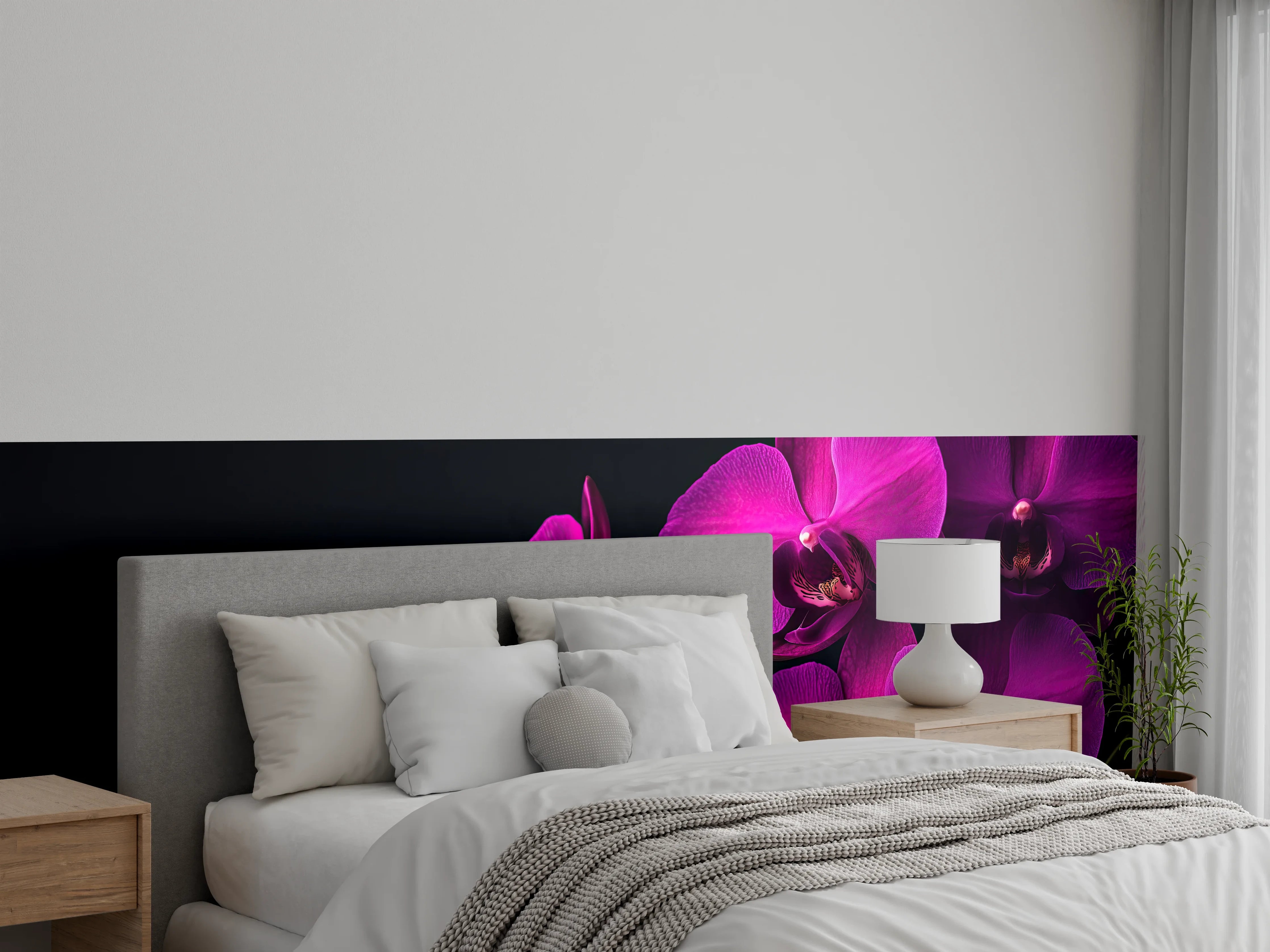 Wandverkleidung Schlafzimmer - Violette Orchideen auf Schwarz