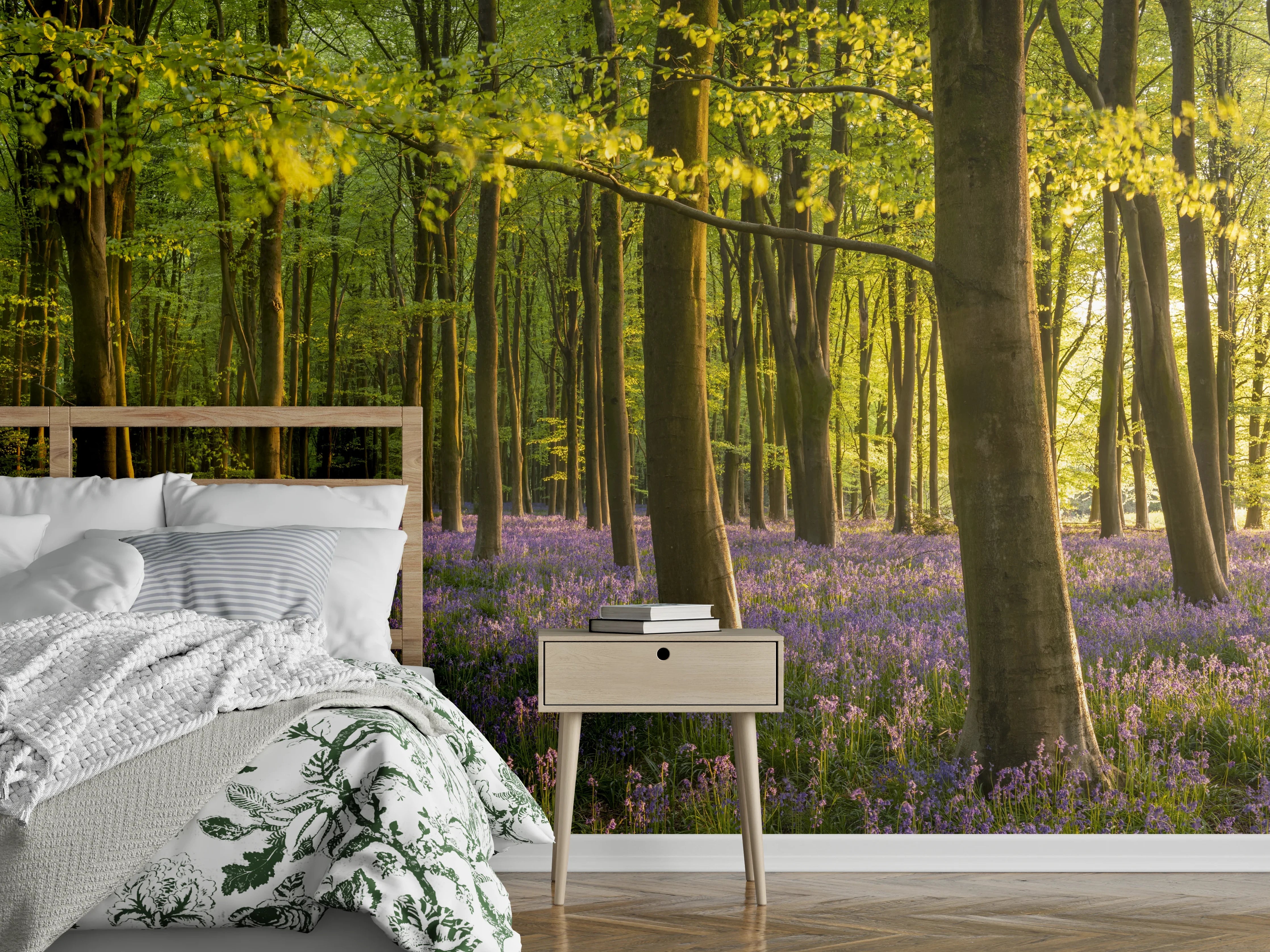 Wandverkleidung Schlafzimmer - Waldidylle mit Blütenmeer