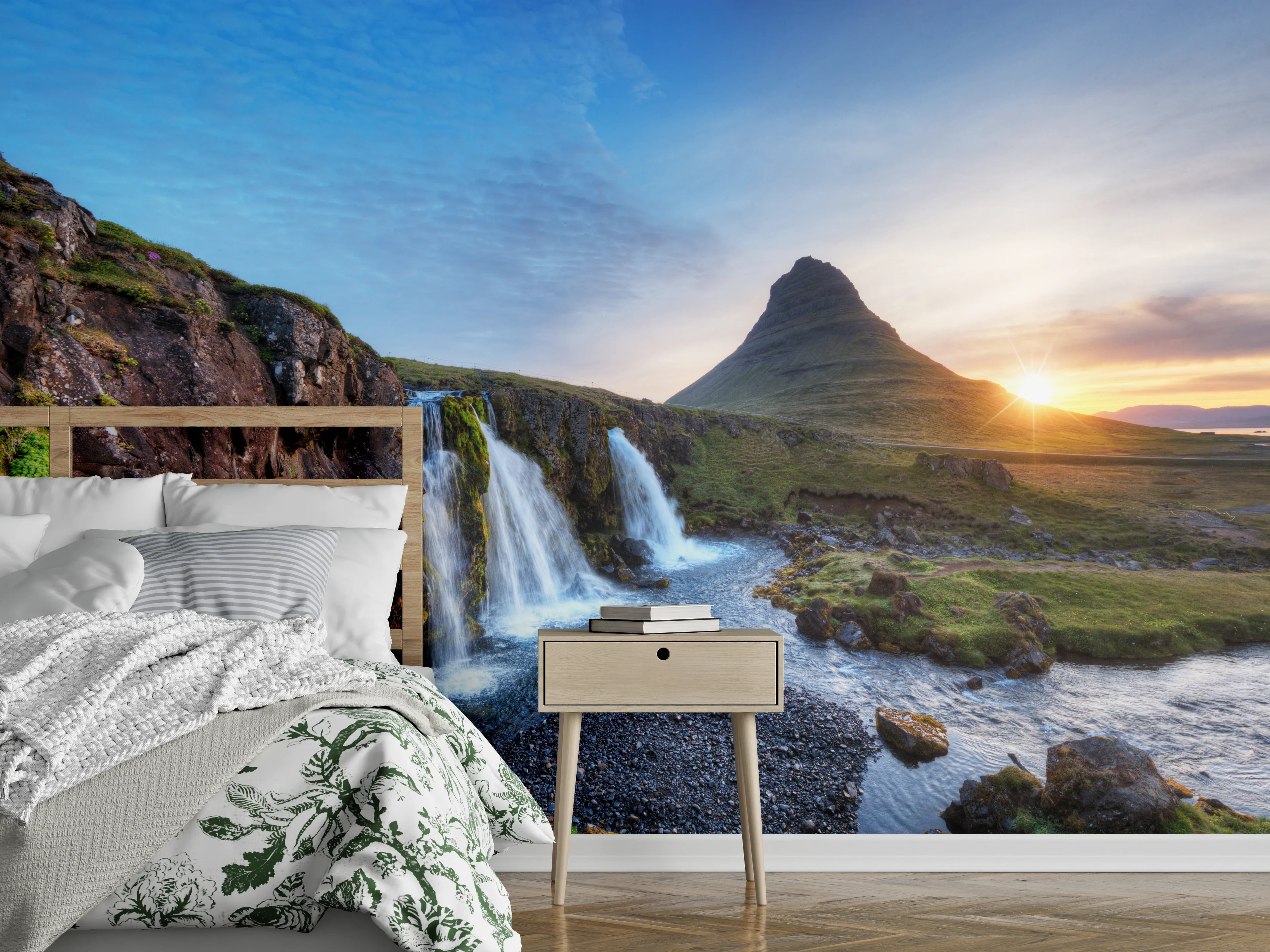 Wandverkleidung Schlafzimmer - Wasserfall bei Sonnenuntergang