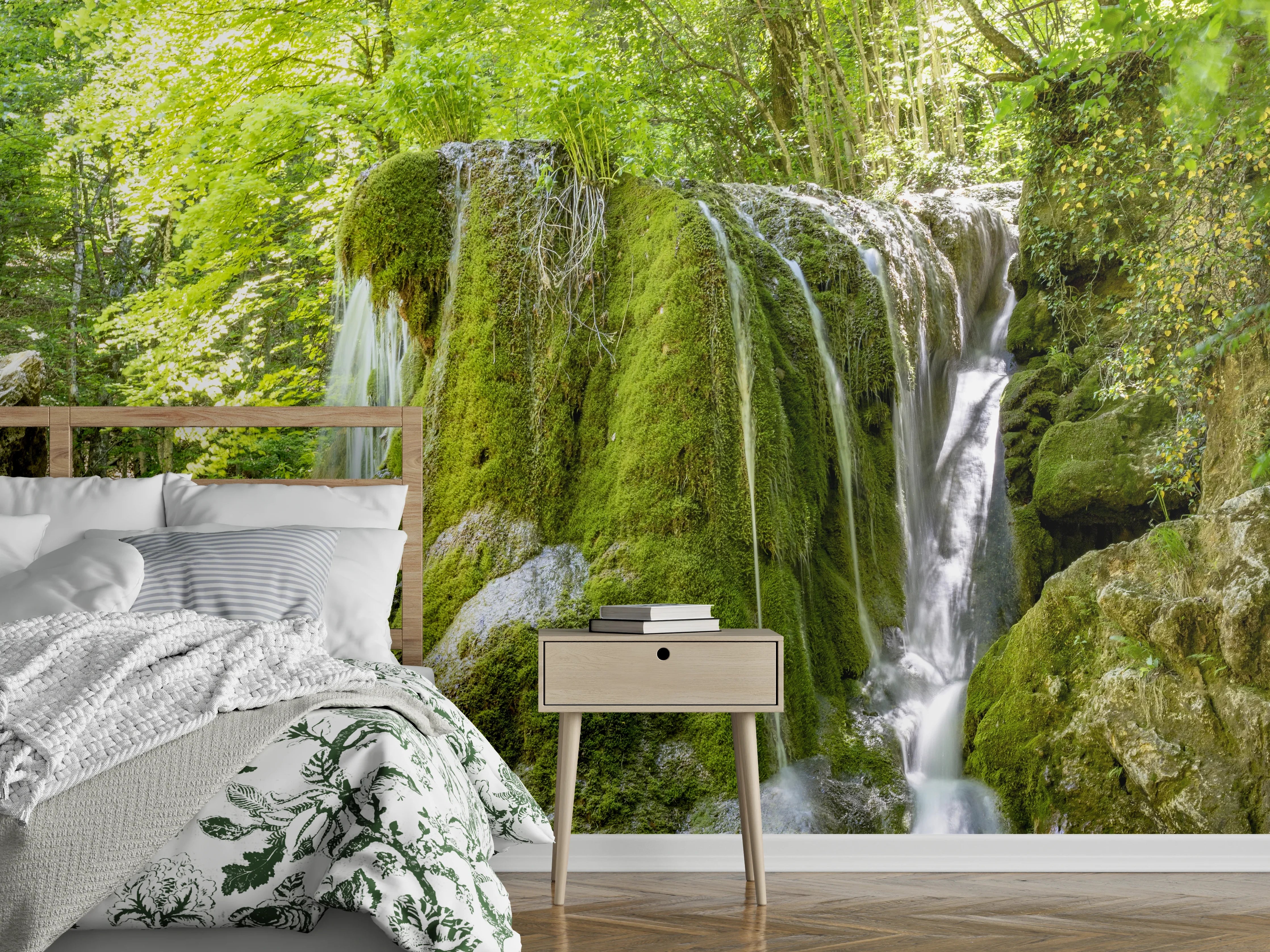 Wandverkleidung Schlafzimmer - Wasserfall im Wald - Sevastopol