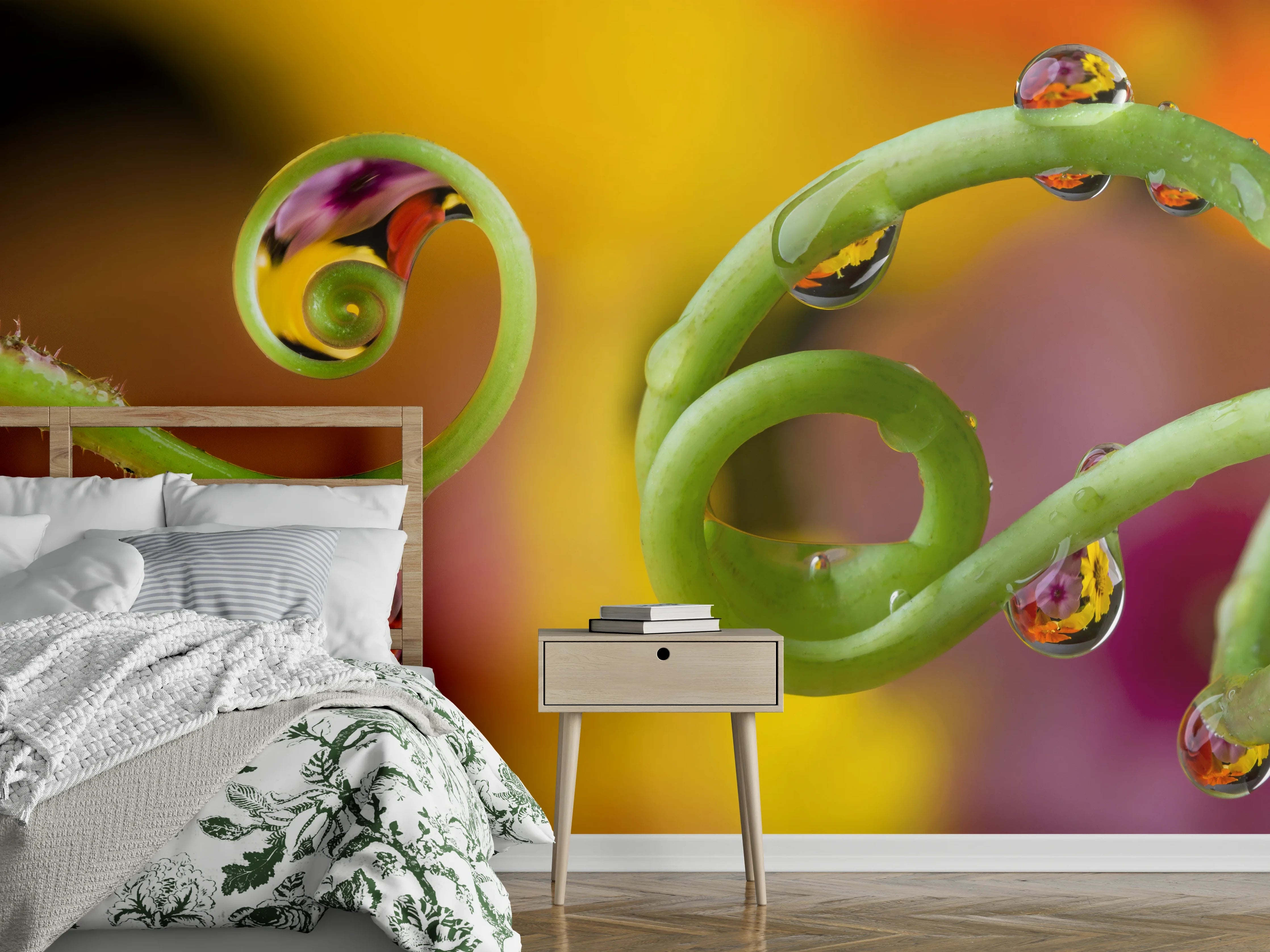 Wandverkleidung Schlafzimmer - Wassertropfen auf Pflanzenranken Makro