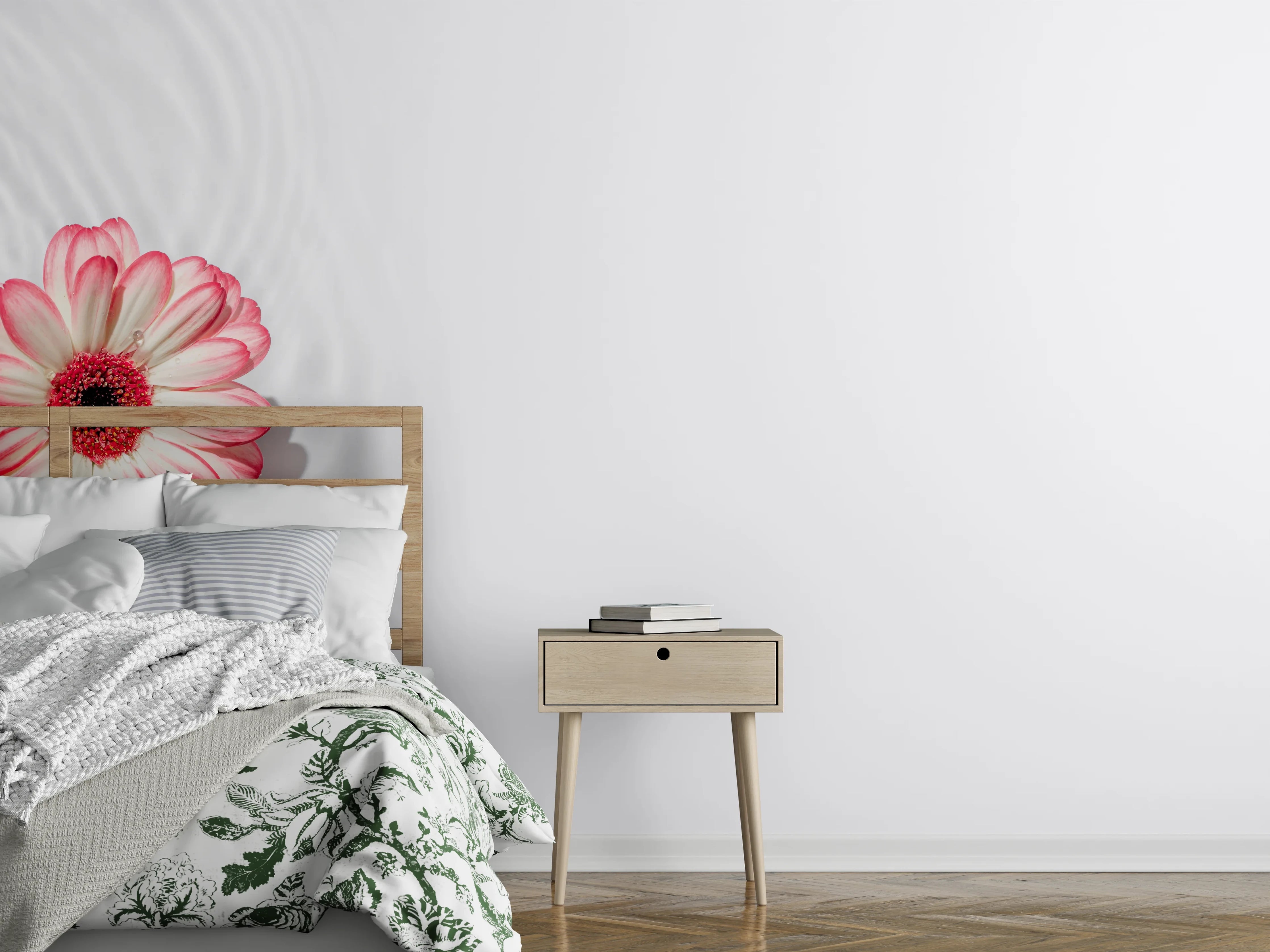 Wandverkleidung Schlafzimmer - Weiß-Grau mit Rosa Gerbera