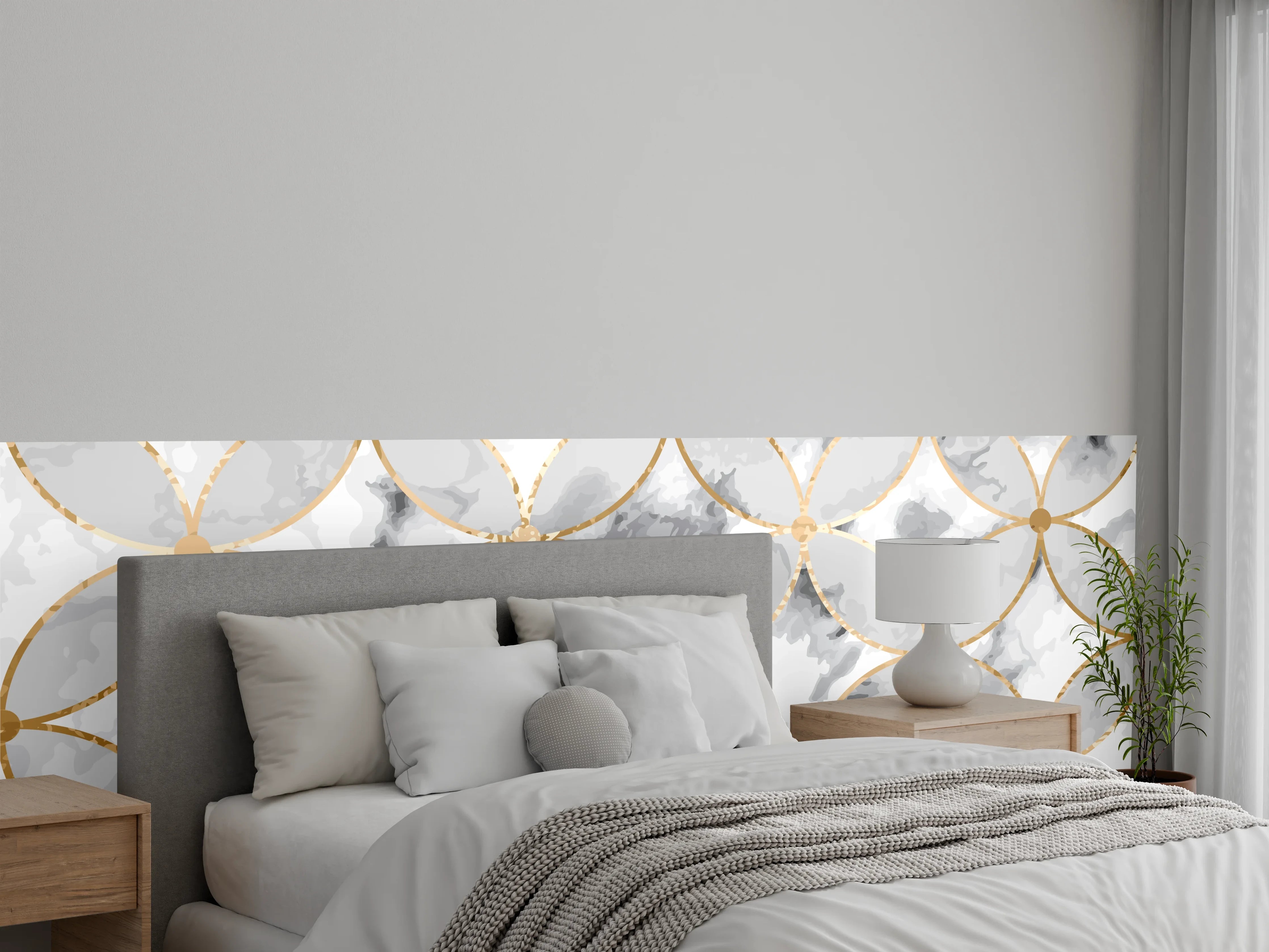 Wandverkleidung Schlafzimmer - Weiß-graues Marmormuster mit Goldakzent