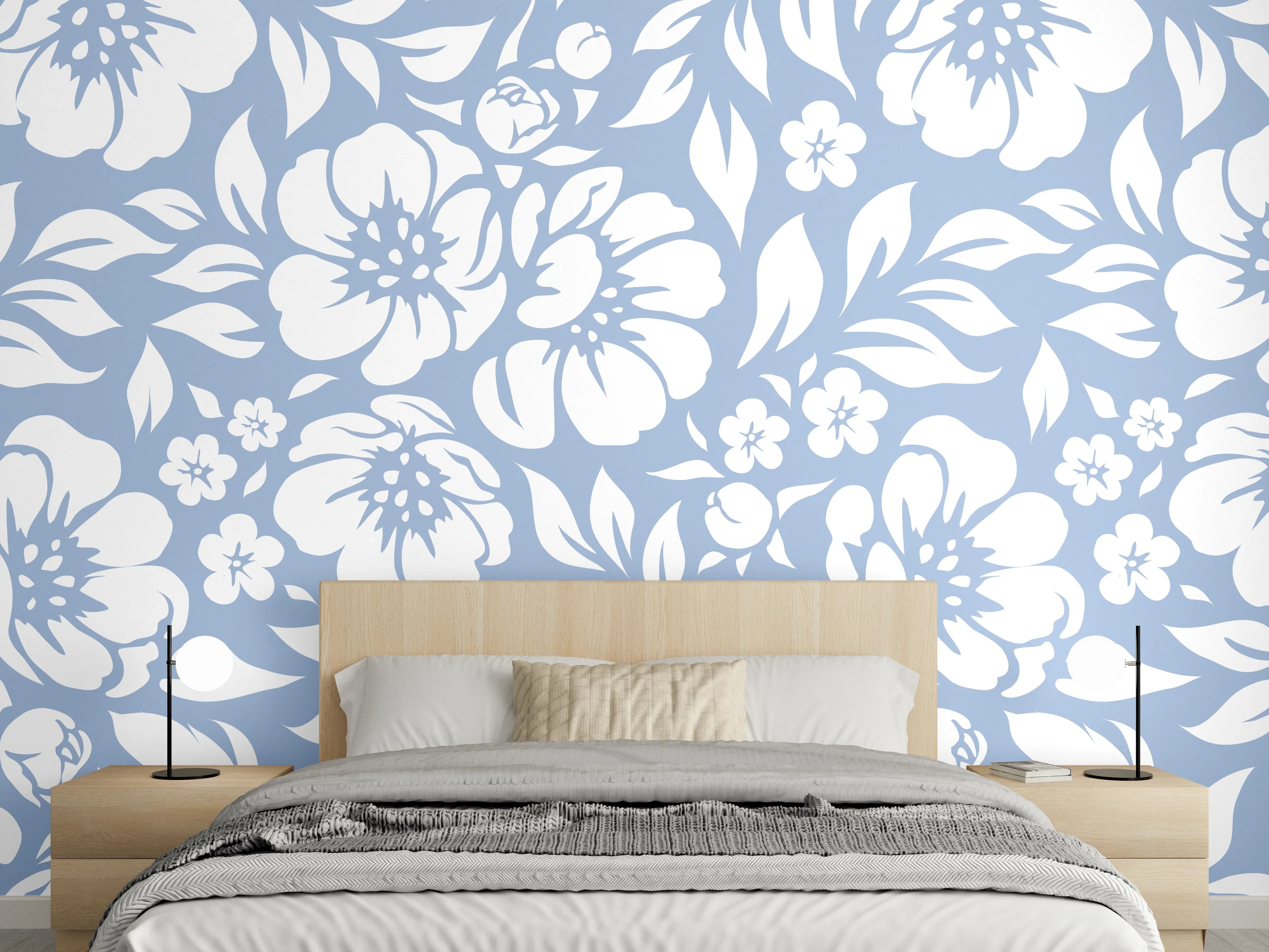 Wandverkleidung Schlafzimmer - Weiße Blumen auf pastellblauem Hintergrund