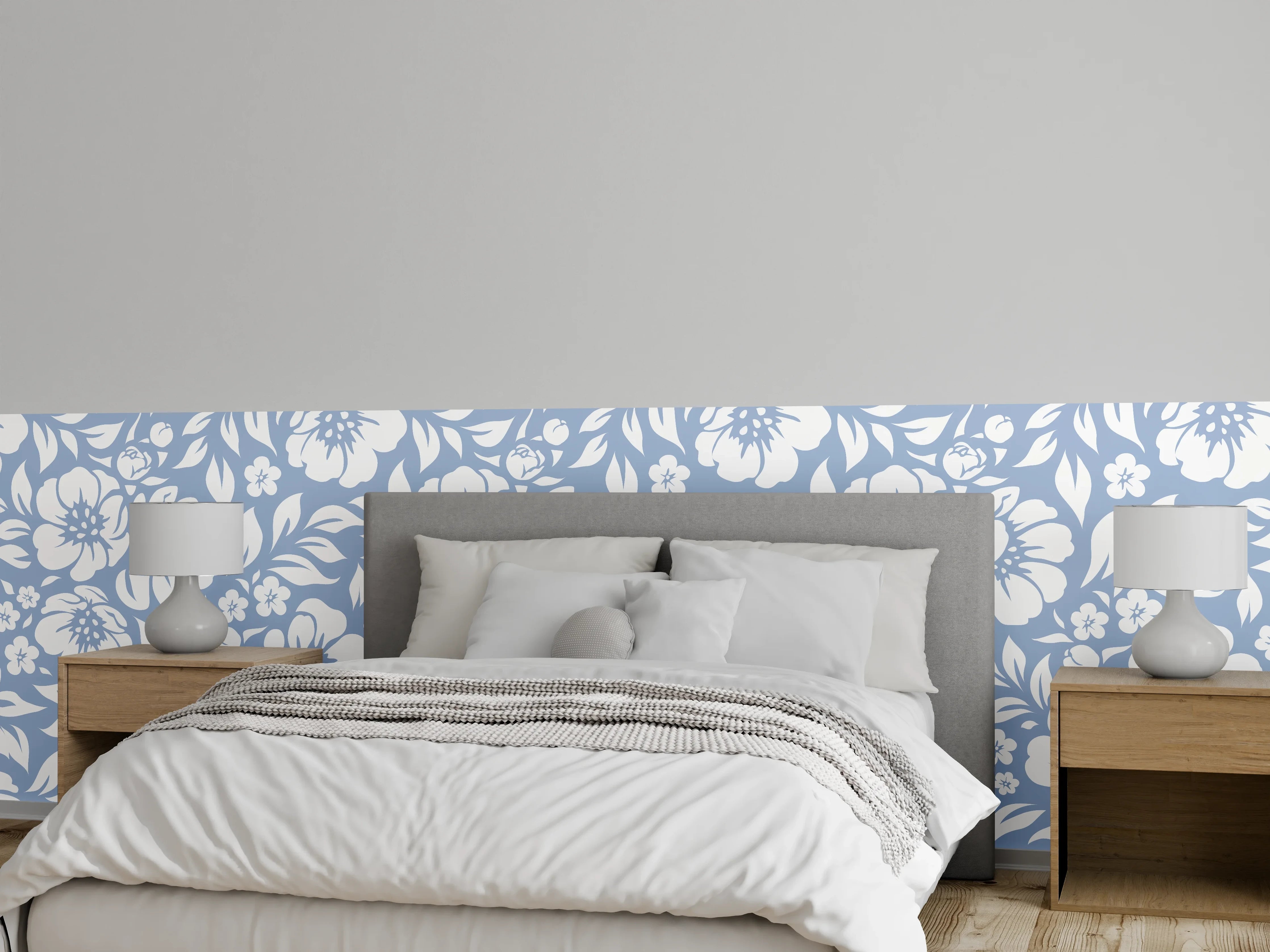Wandverkleidung Schlafzimmer - Weiße Blumen auf pastellblauem Hintergrund