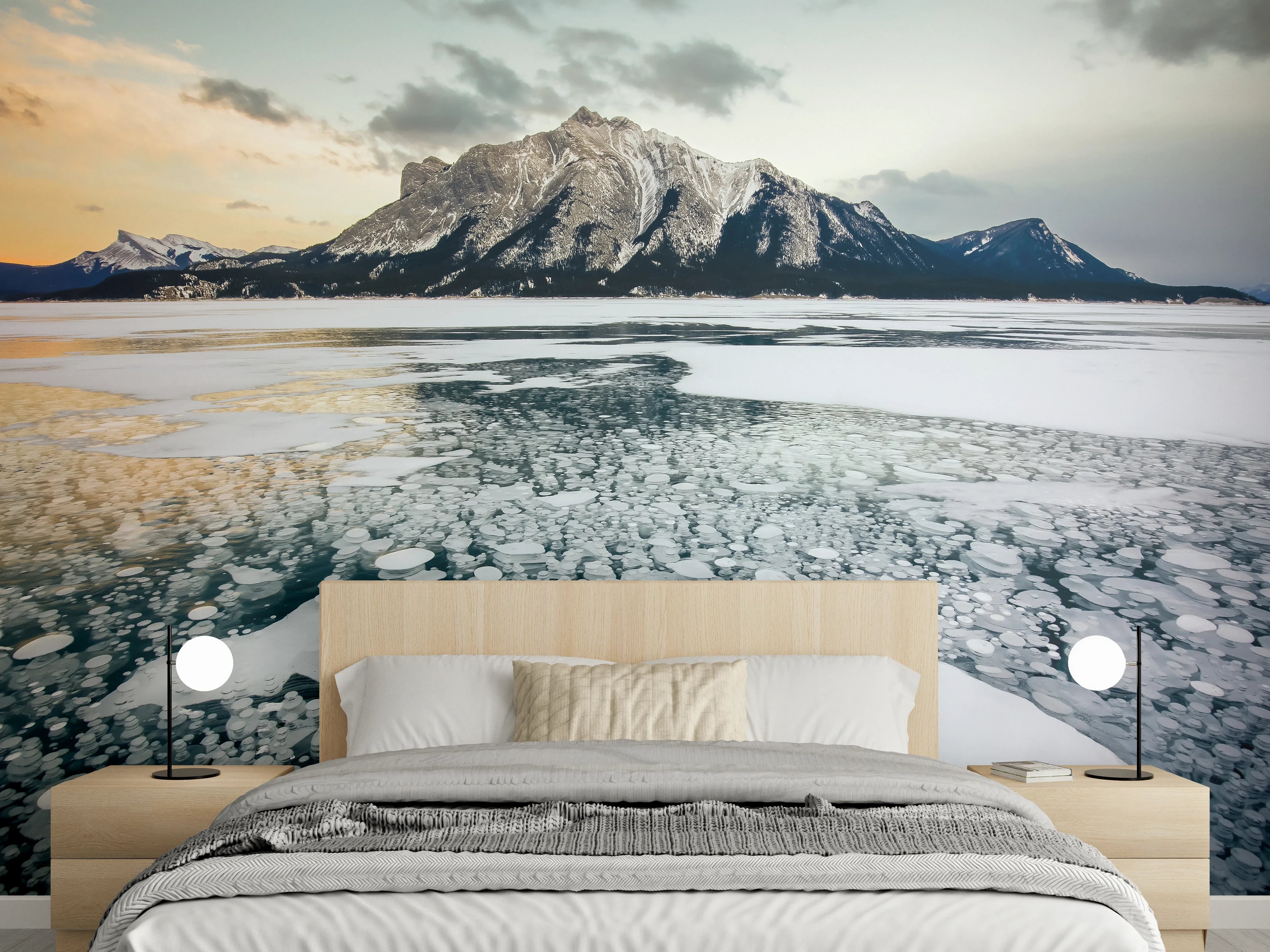 Wandverkleidung Schlafzimmer - Winterlicher See mit Eisblasen