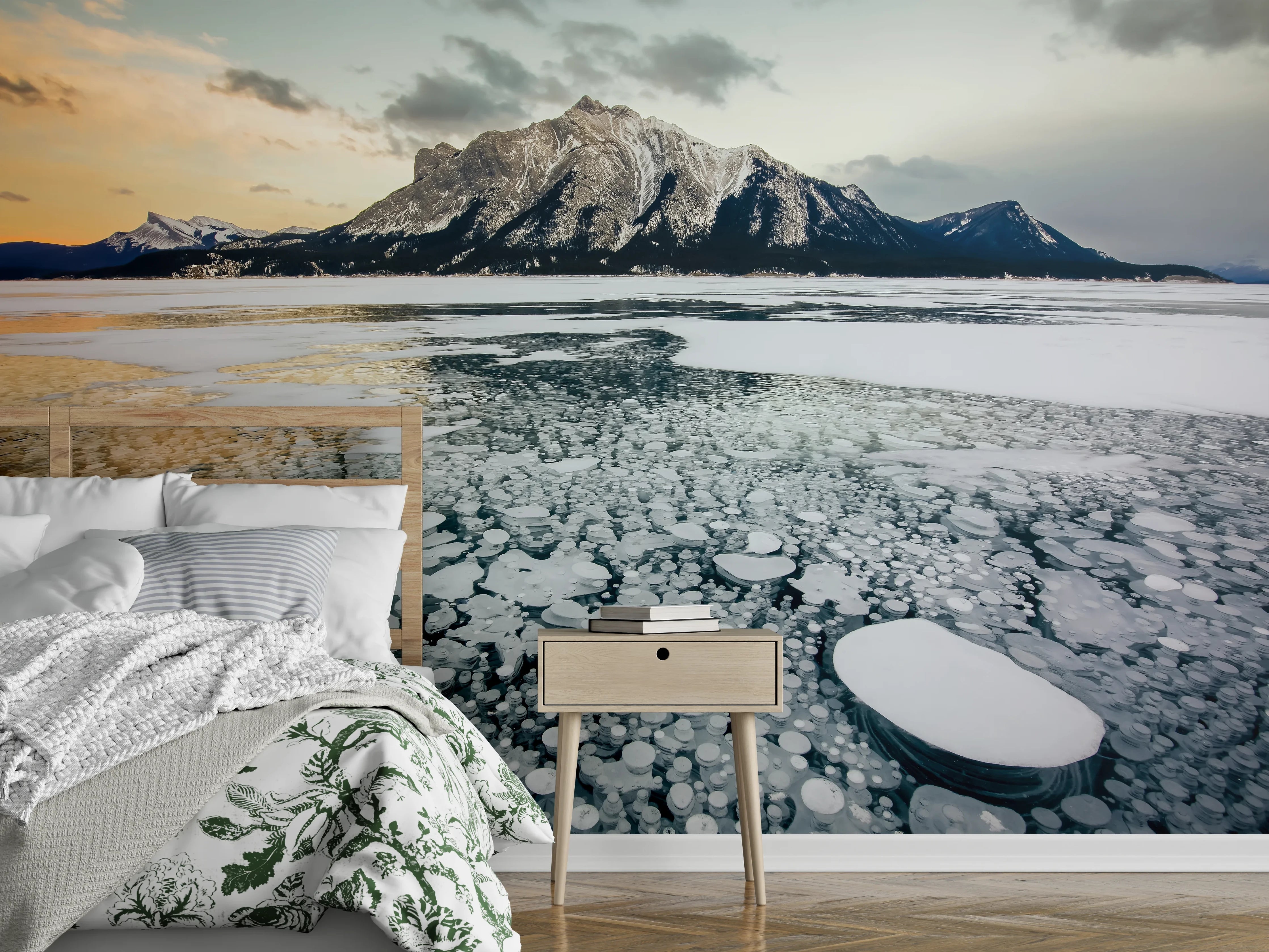 Wandverkleidung Schlafzimmer - Winterlicher See mit Eisblasen