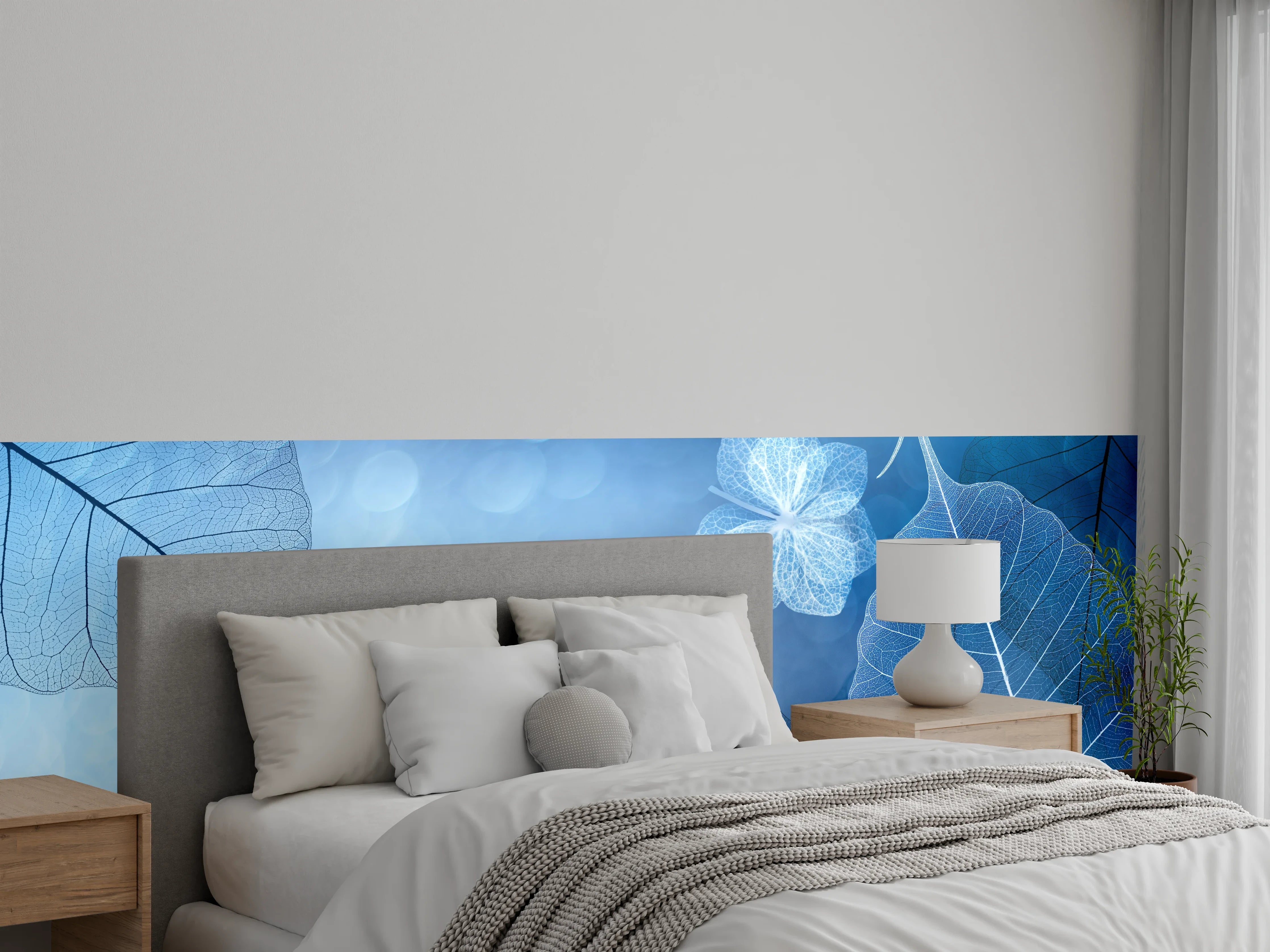 Wandverkleidung Schlafzimmer - Zarte Blätter in Blau – filigran & edel