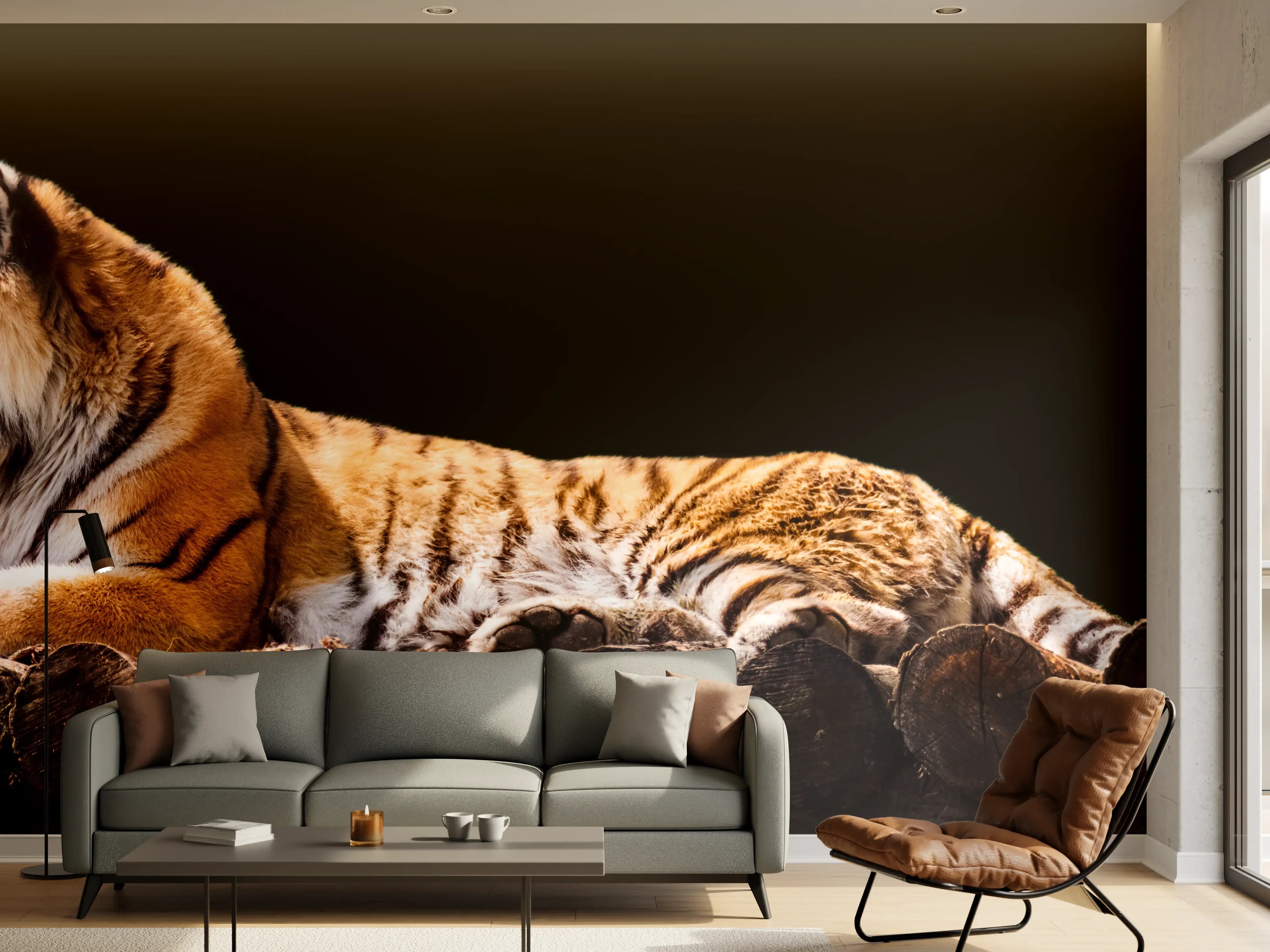 Wandverkleidung Wohnzimmer - Amurtiger liegend auf Holzdeck mit Schwarzem Hintergrund