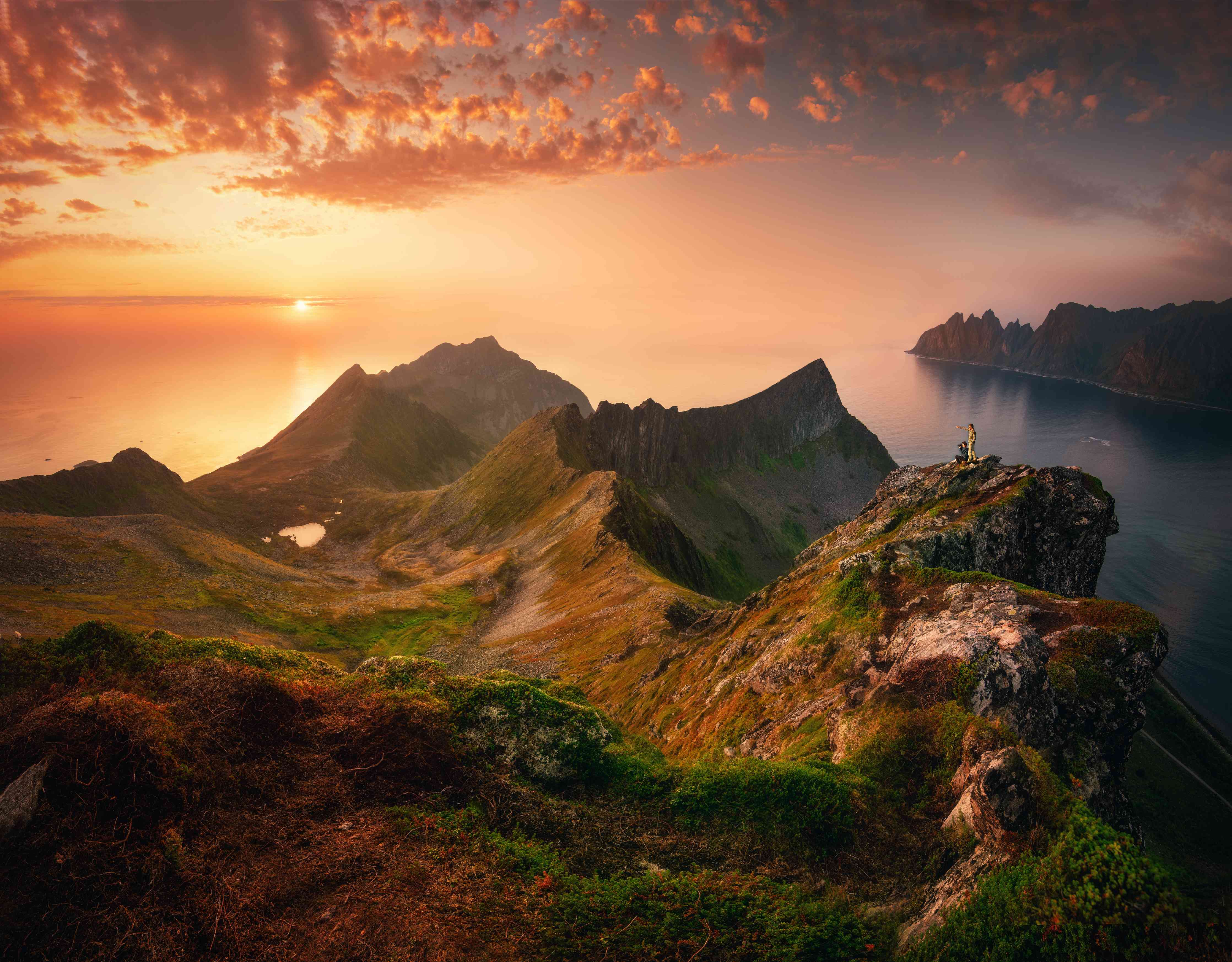Wandverkleidung Wohnzimmer-Attraktives Bergpanorama bei Sonnenuntergang