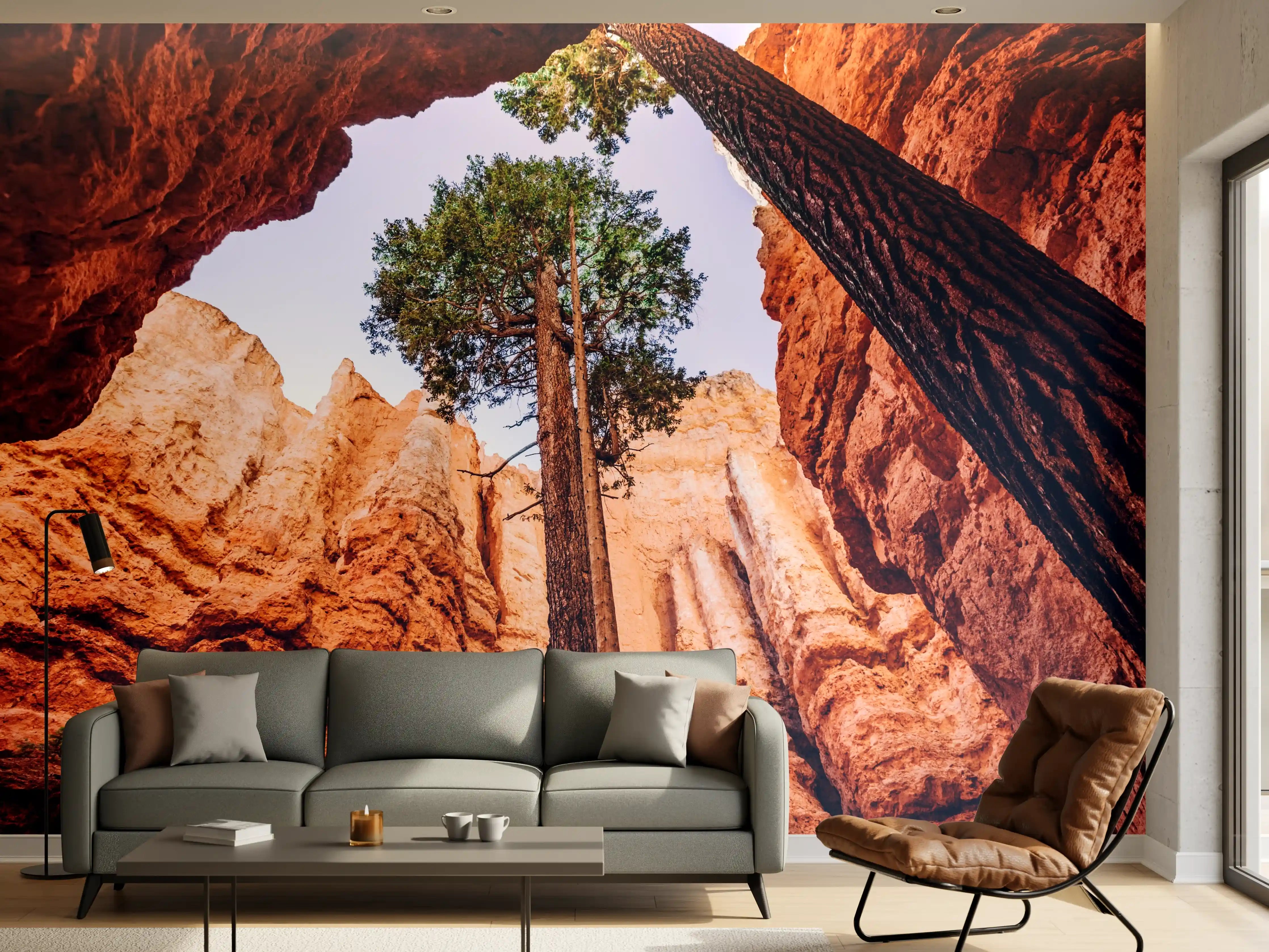 Wandverkleidung Wohnzimmer - Bahnbrechende Naturaufnahme eines Baums in einer roten Canyonlandschaft