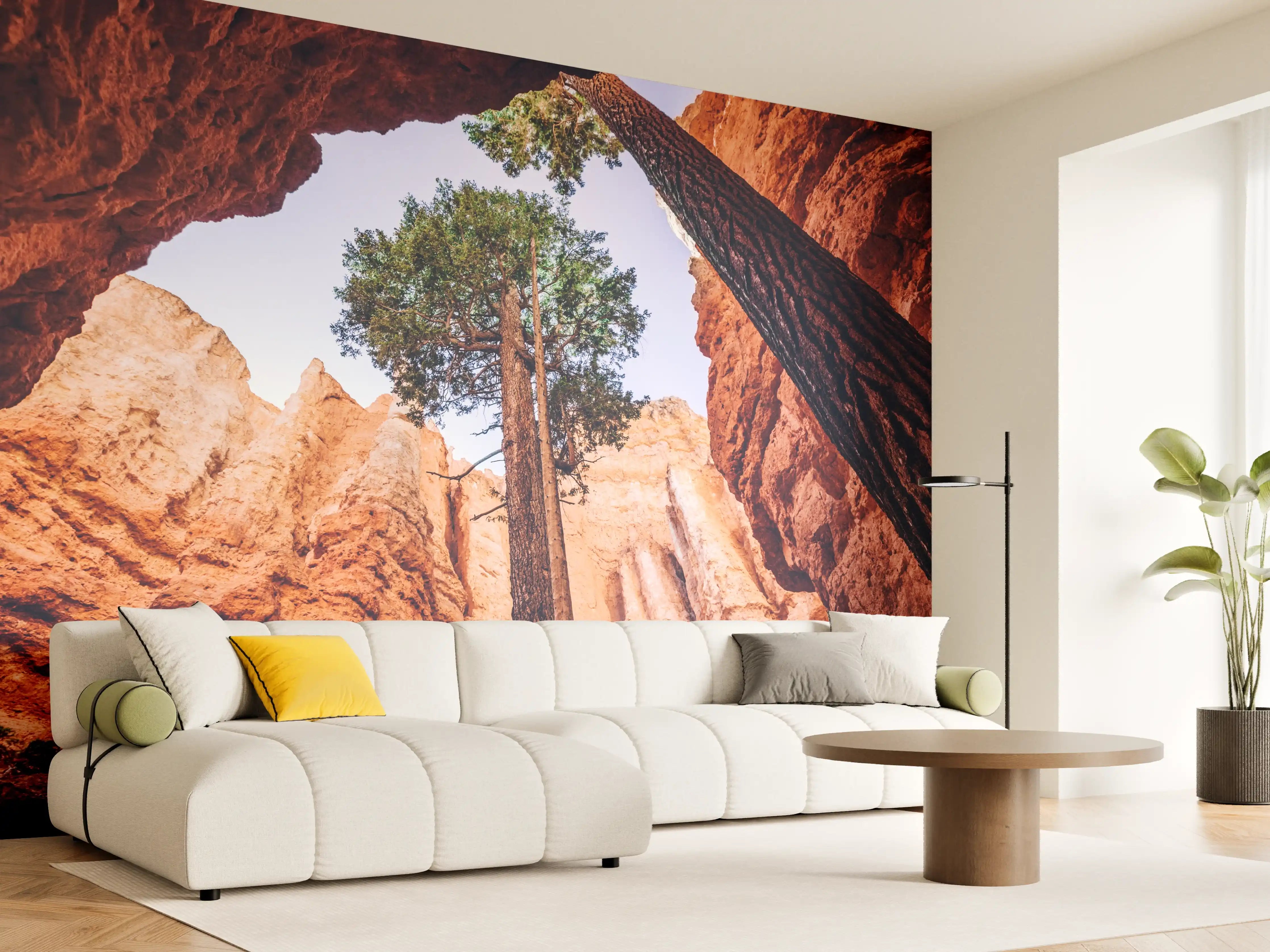 Wandverkleidung Wohnzimmer - Bahnbrechende Naturaufnahme eines Baums in einer roten Canyonlandschaft