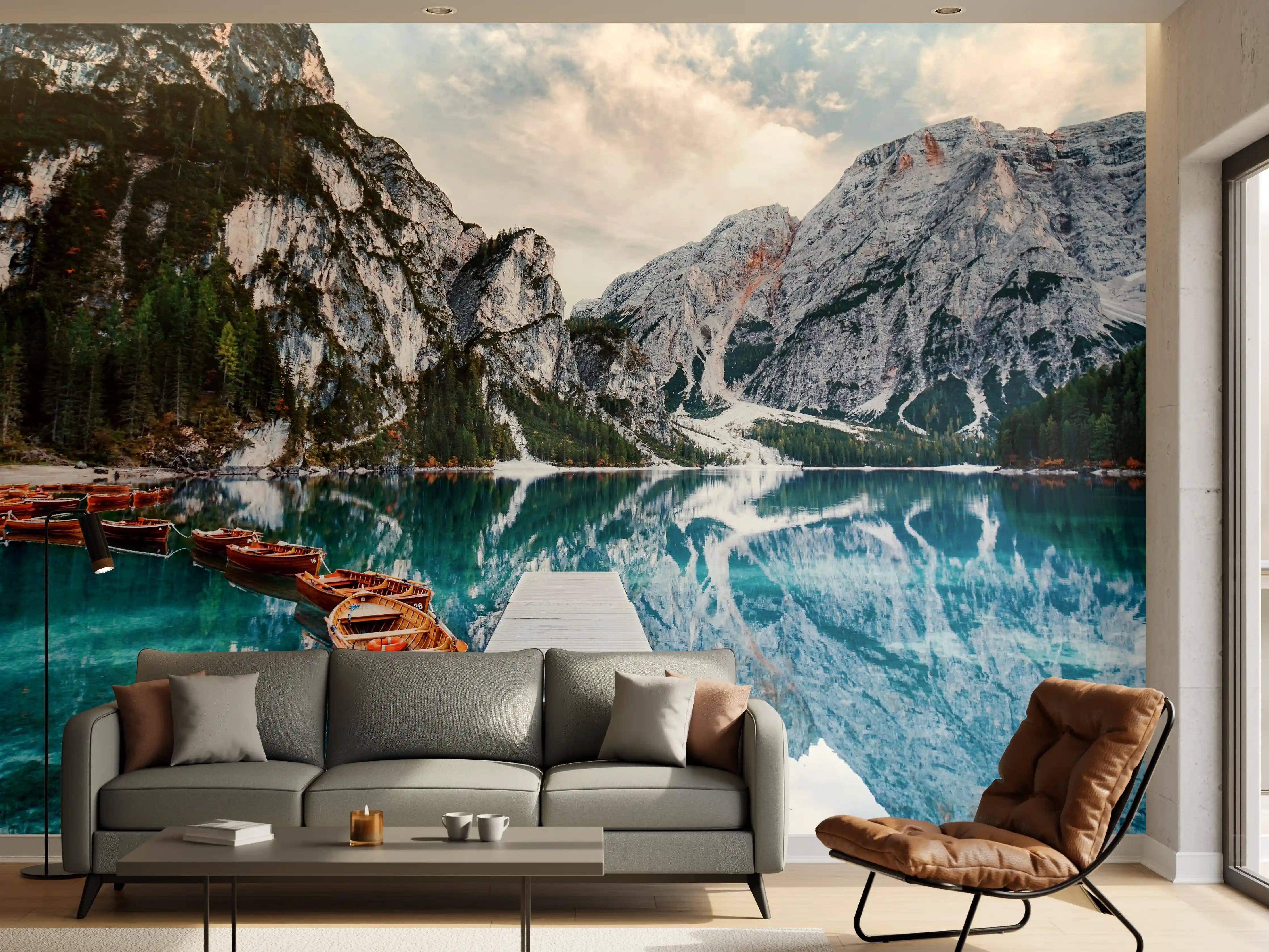 Wandverkleidung Wohnzimmer - Bergsee mit Booten und Gipfeln