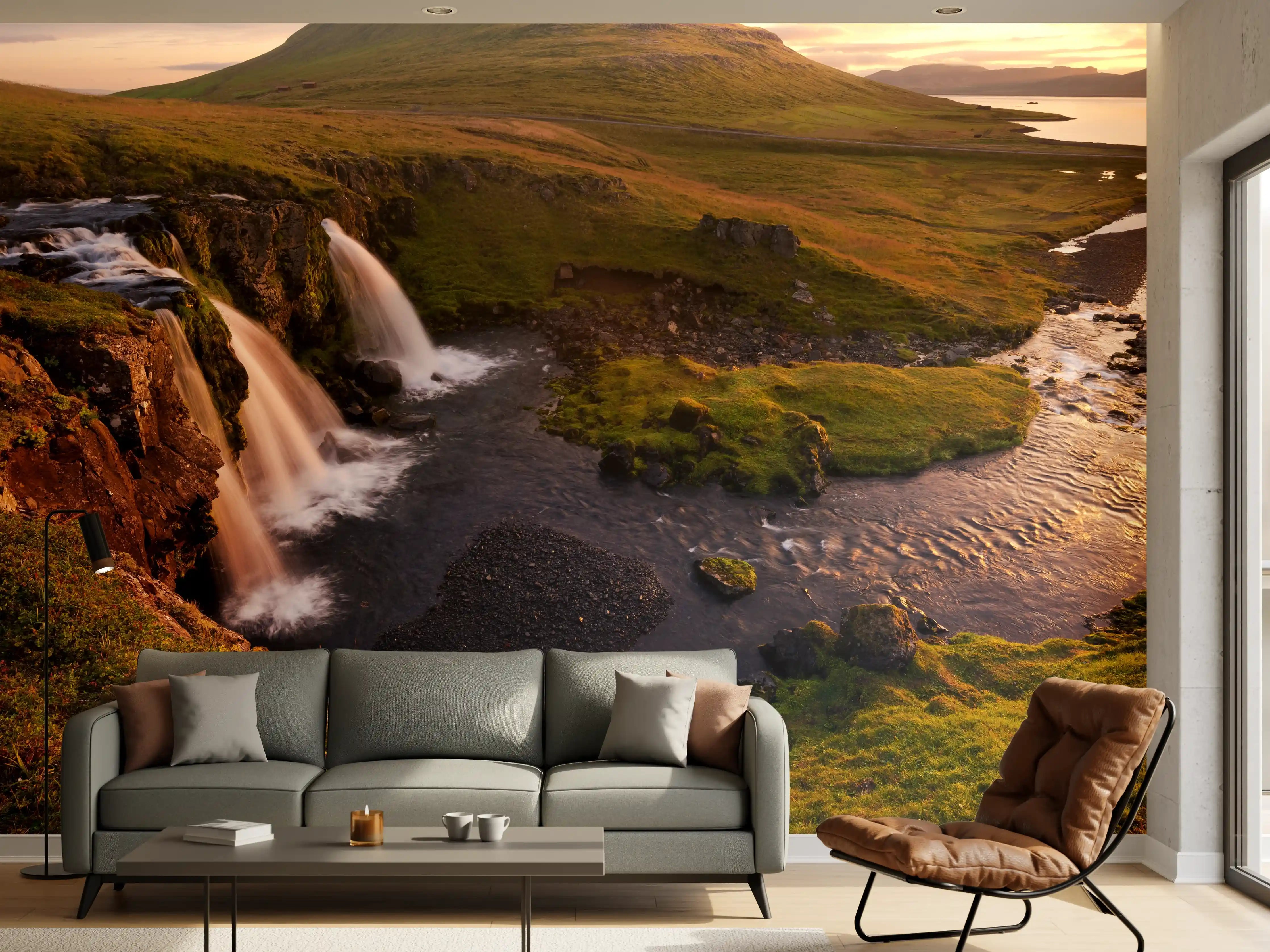 Wandverkleidung Wohnzimmer - Berühmte isländische Landschaft mit Wasserfall und Vulkan