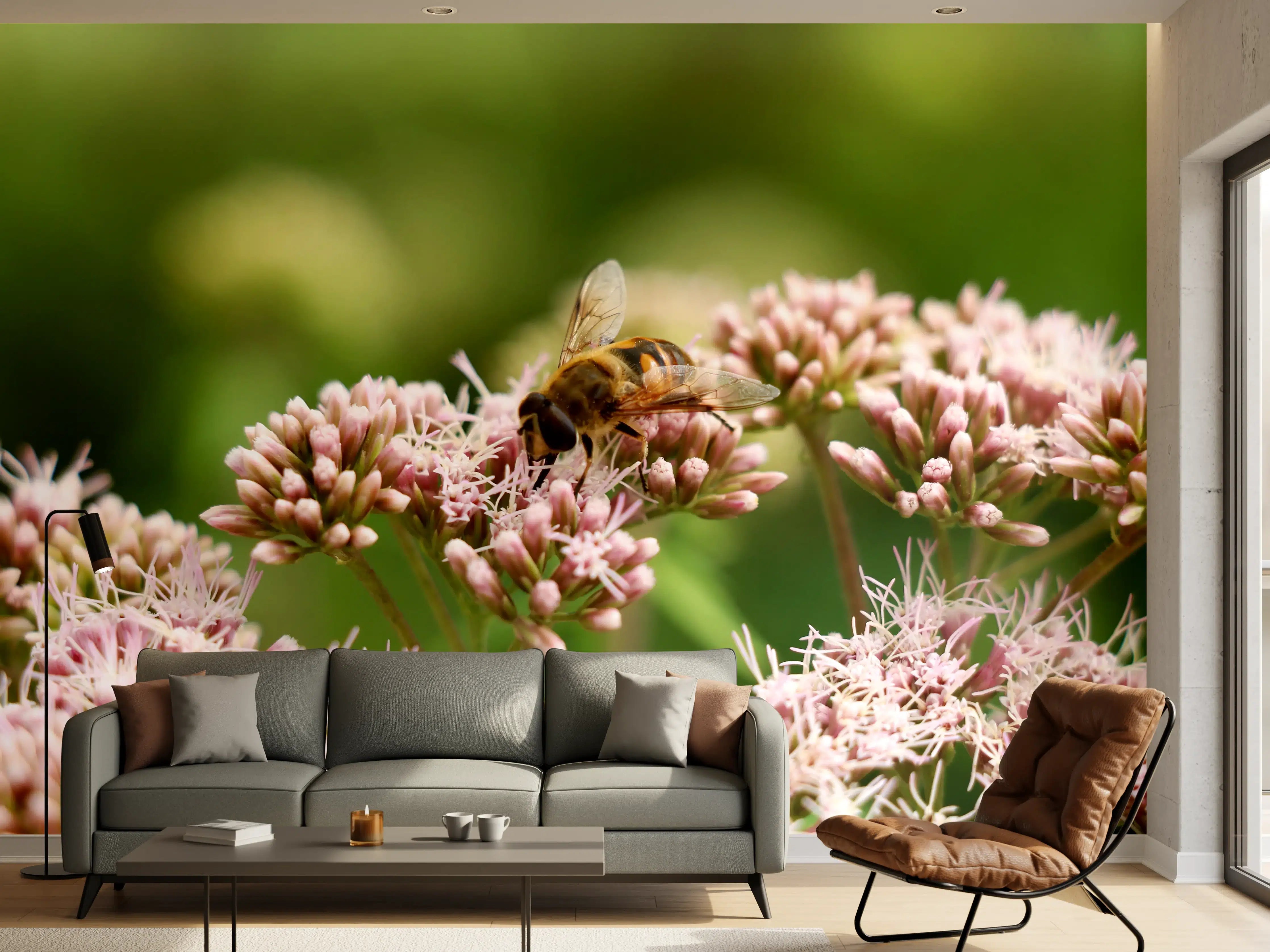 Wandverkleidung Wohnzimmer - Biene auf Rosa Blüten Makro