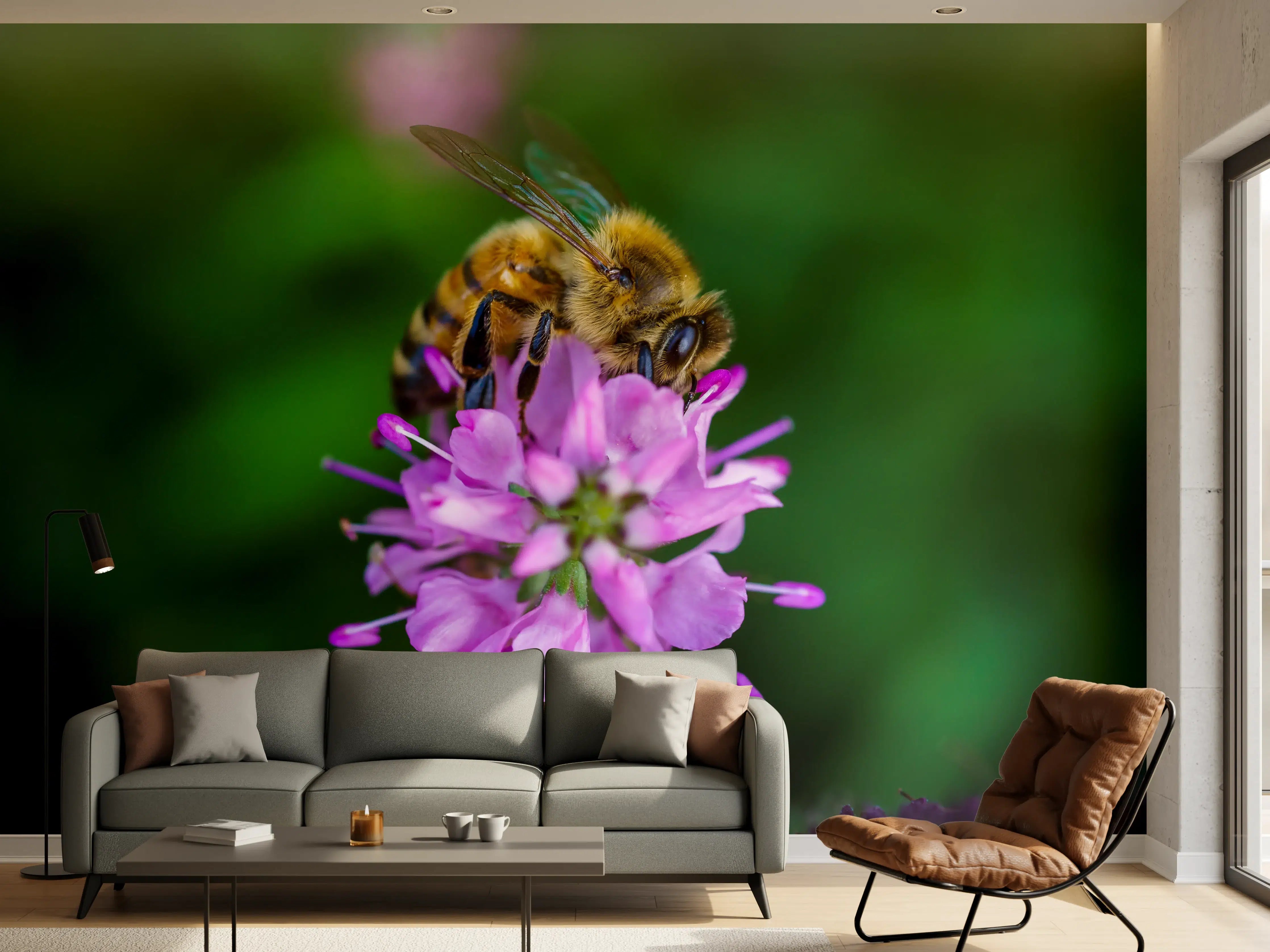 Wandverkleidung Wohnzimmer - Biene auf lila Blüte