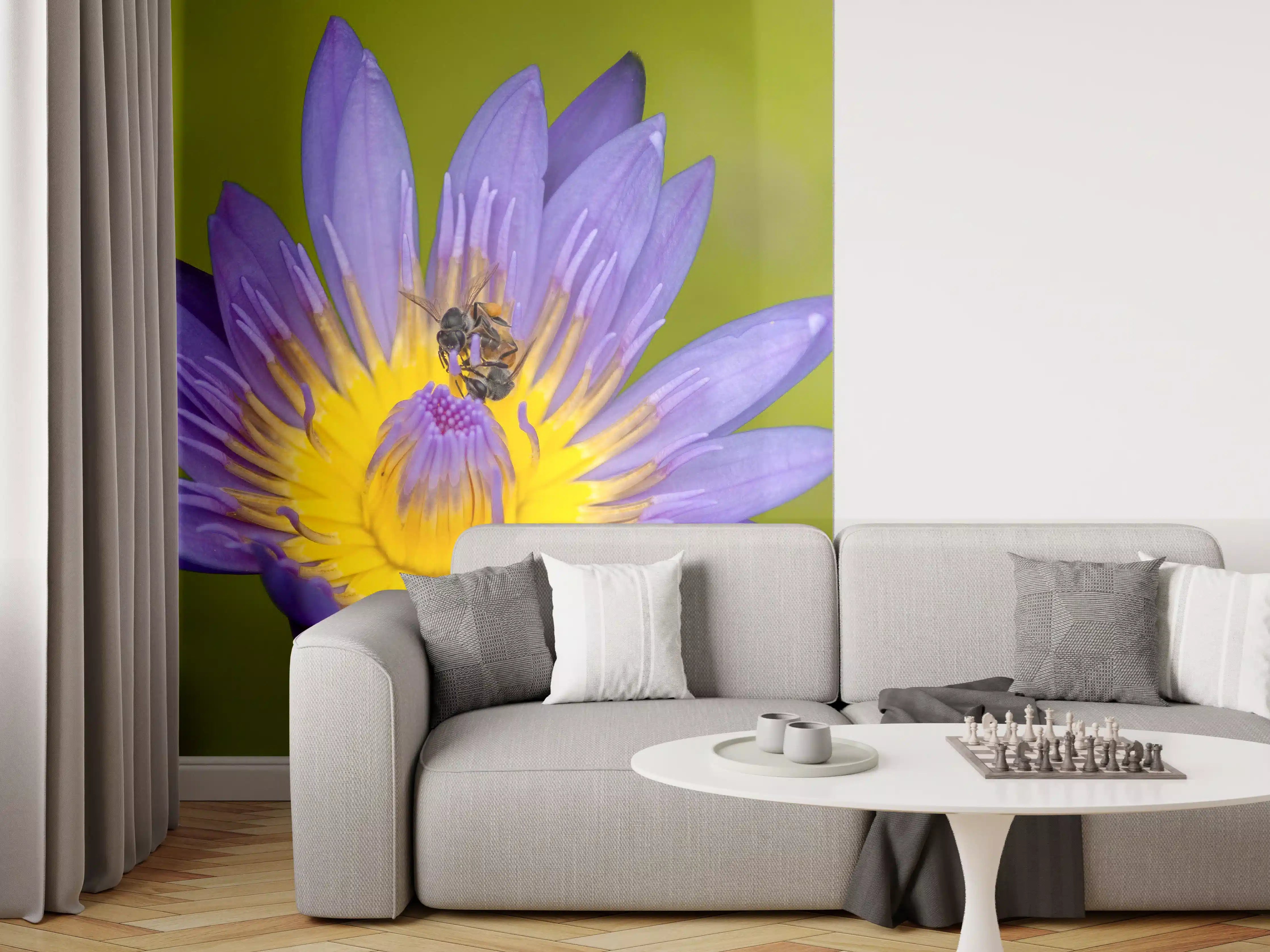 Wandverkleidung Wohnzimmer - Biene sammelt Nektar