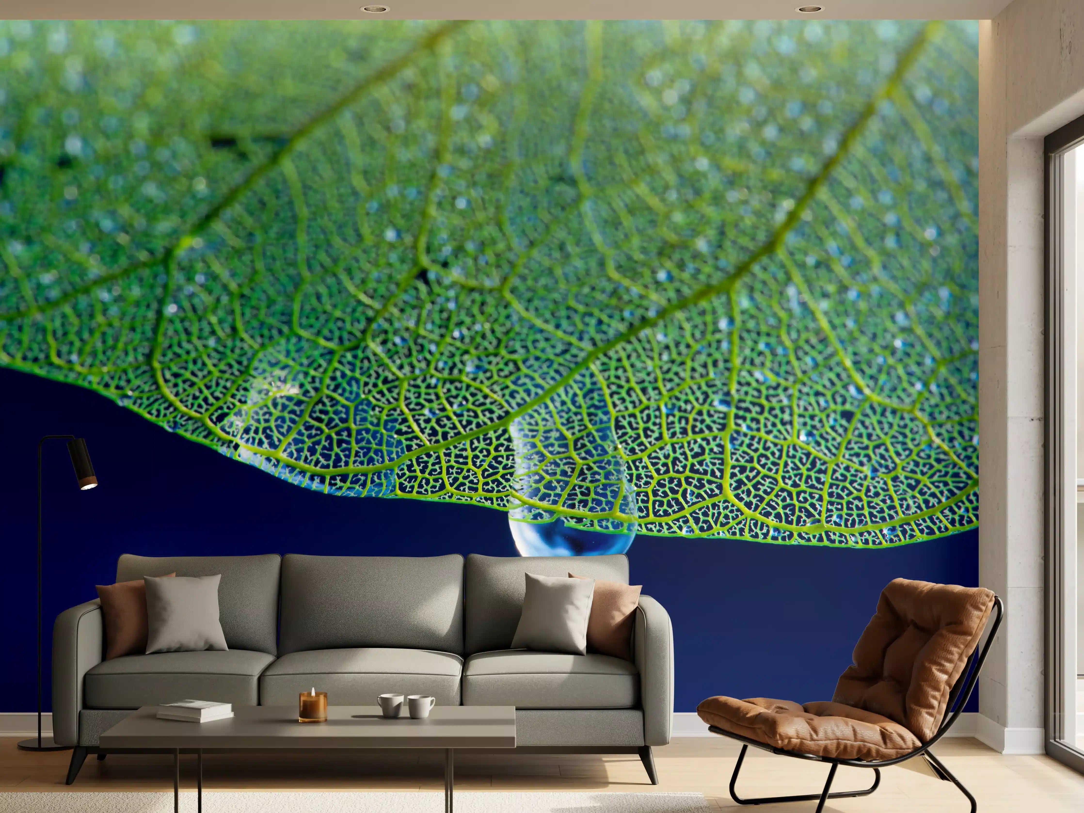 Wandverkleidung Wohnzimmer - Blatt mit Wassertropfen – Natürliche Schönheit