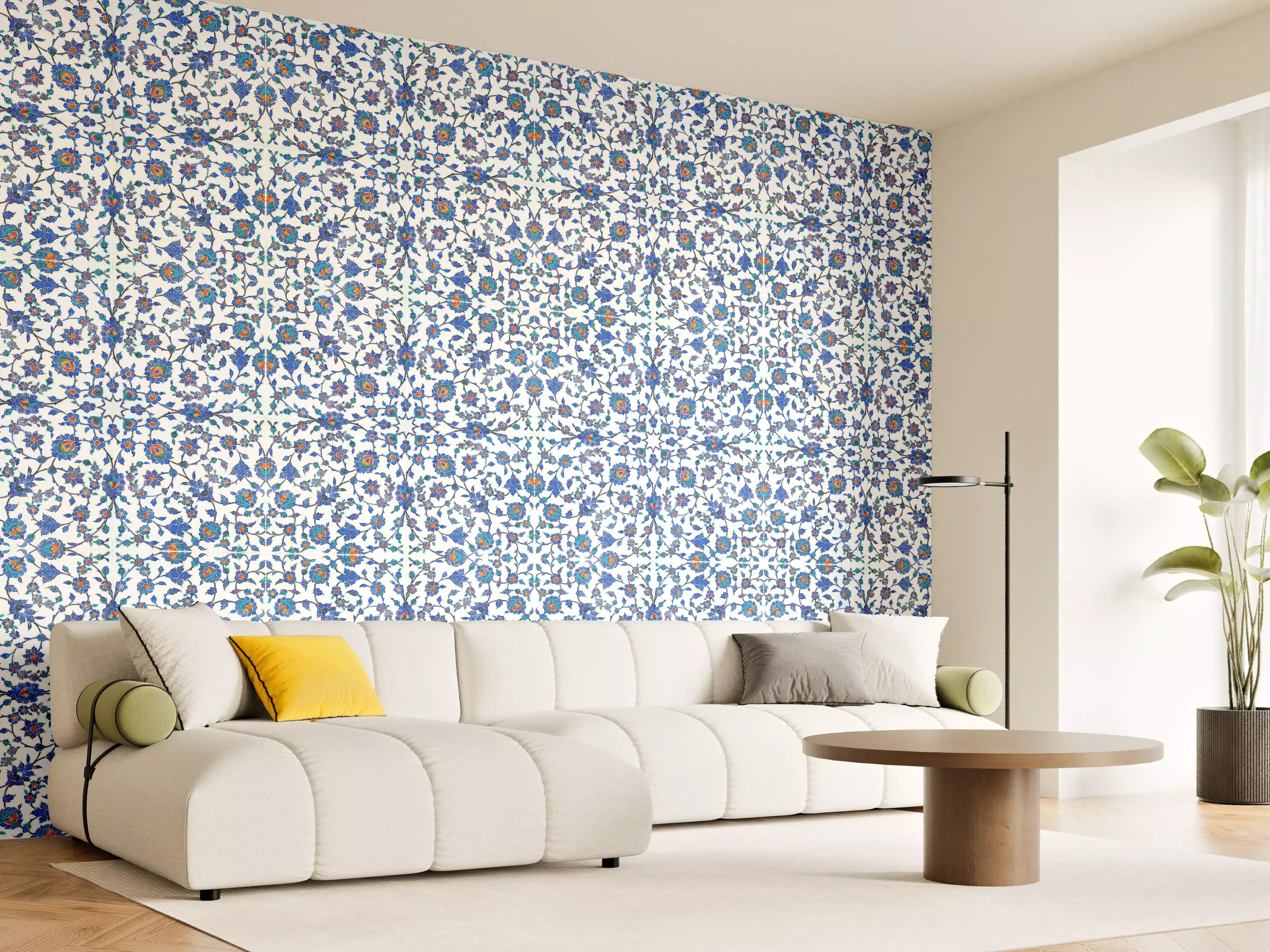 Wandverkleidung Wohnzimmer - Blumenmuster mit blauen Akzenten