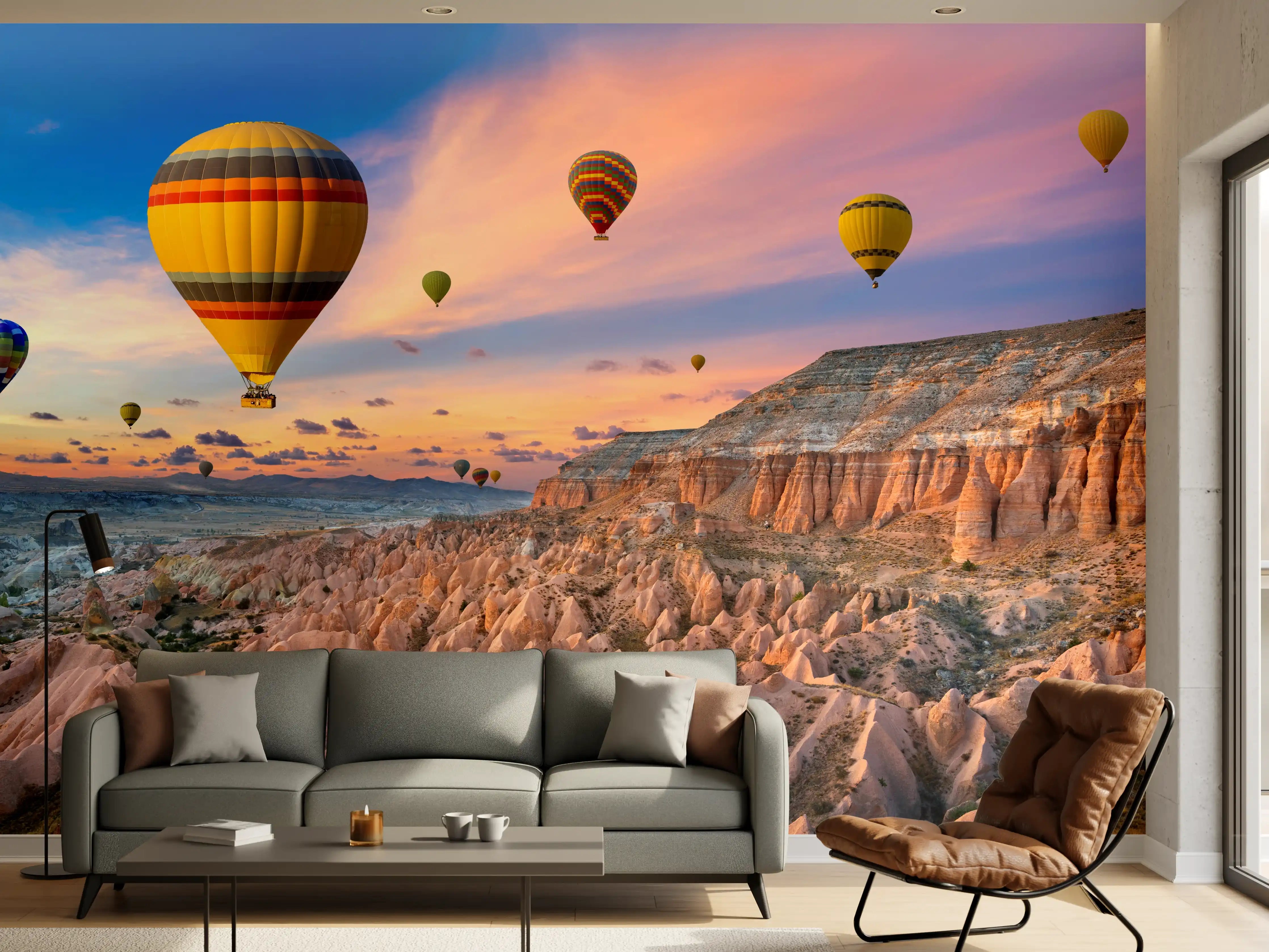 Wandverkleidung Wohnzimmer - Bunte Heißluftballons über atemberaubender Landschaft