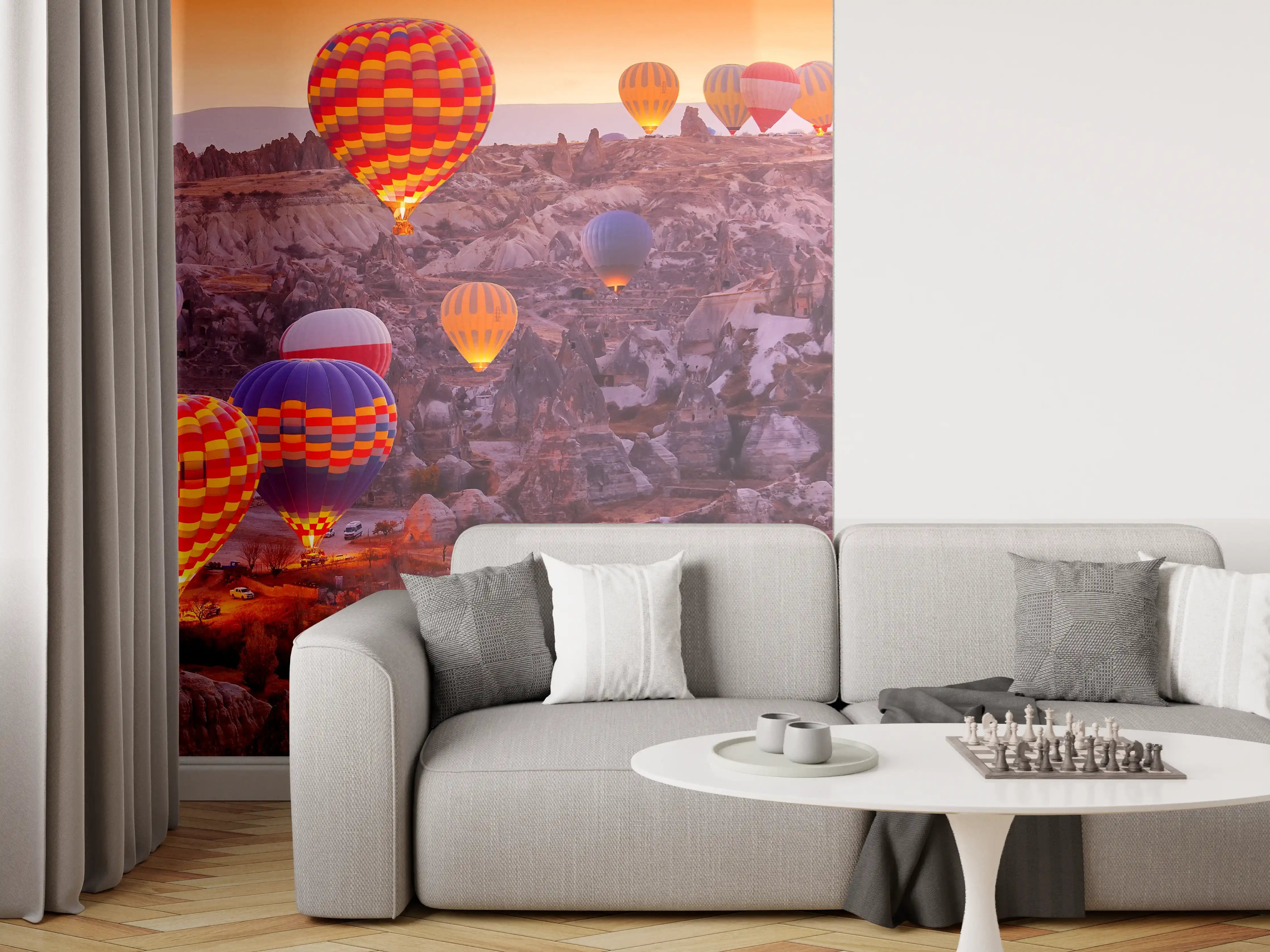 Wandverkleidung Wohnzimmer - Bunte Heißluftballons über der atemberaubenden Landschaft