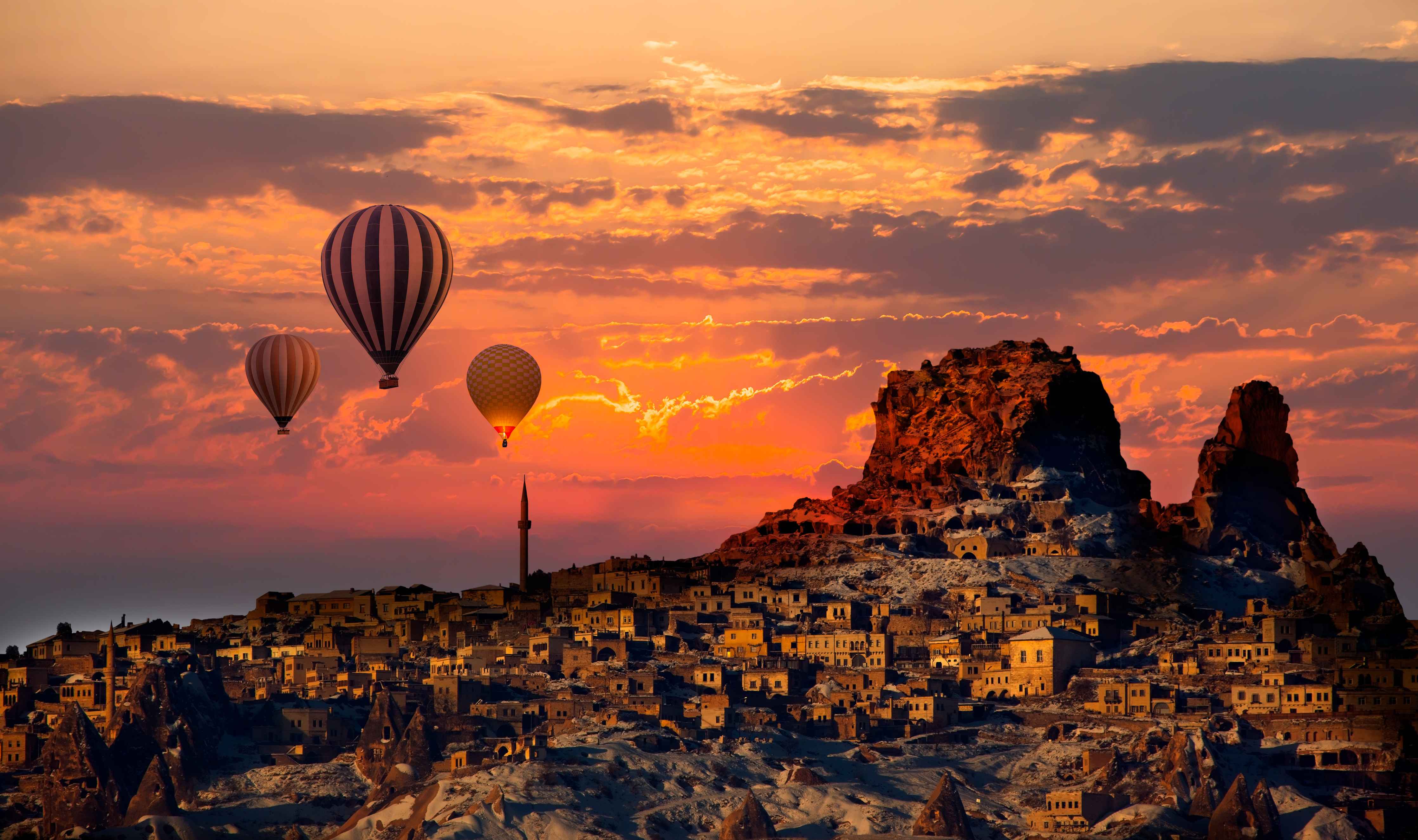 Wandverkleidung Wohnzimmer-Buntes Ballon-Spektakel bei Sonnenuntergang