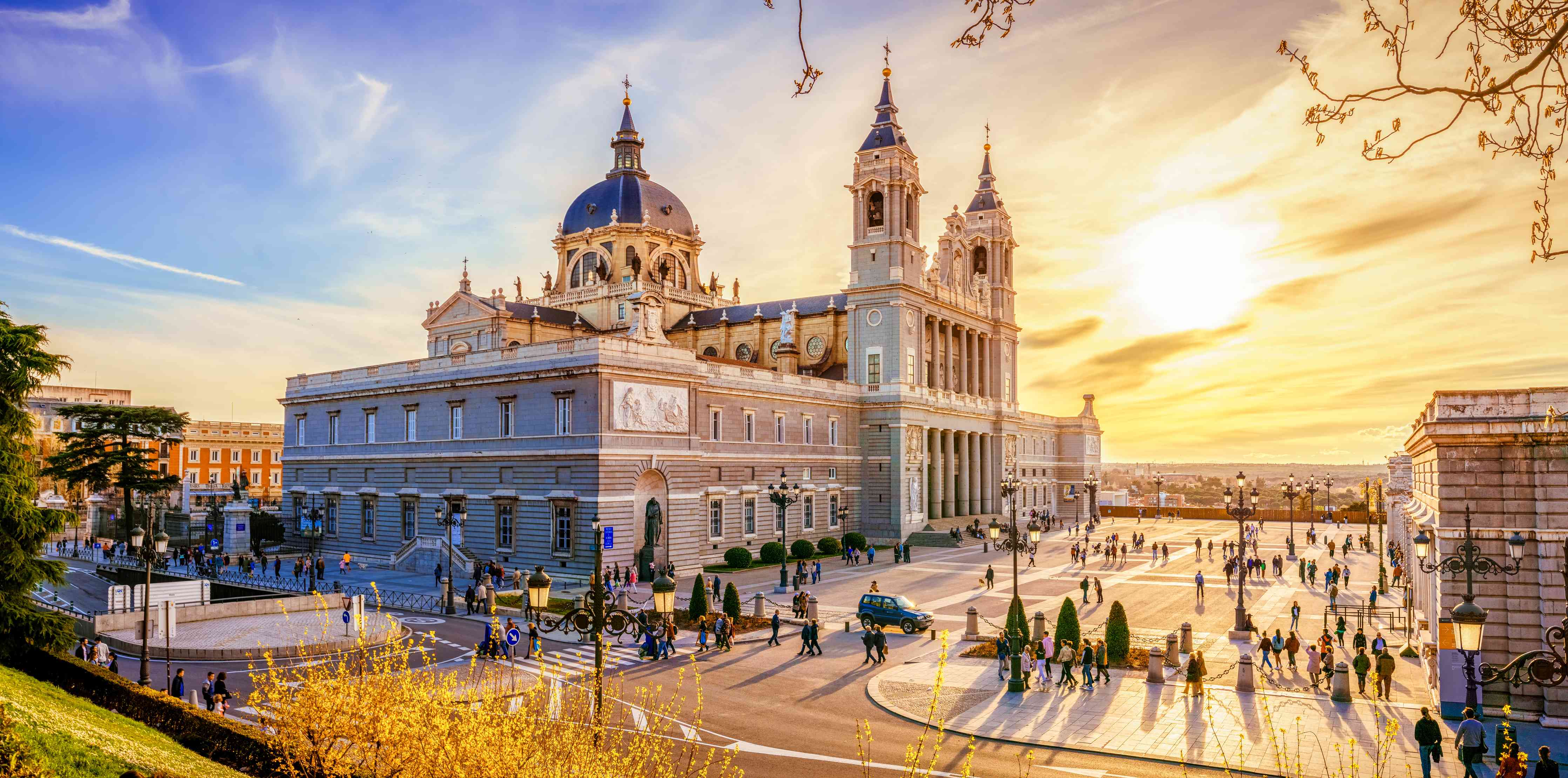Wandverkleidung Wohnzimmer-Die Kathedrale von Madrid
