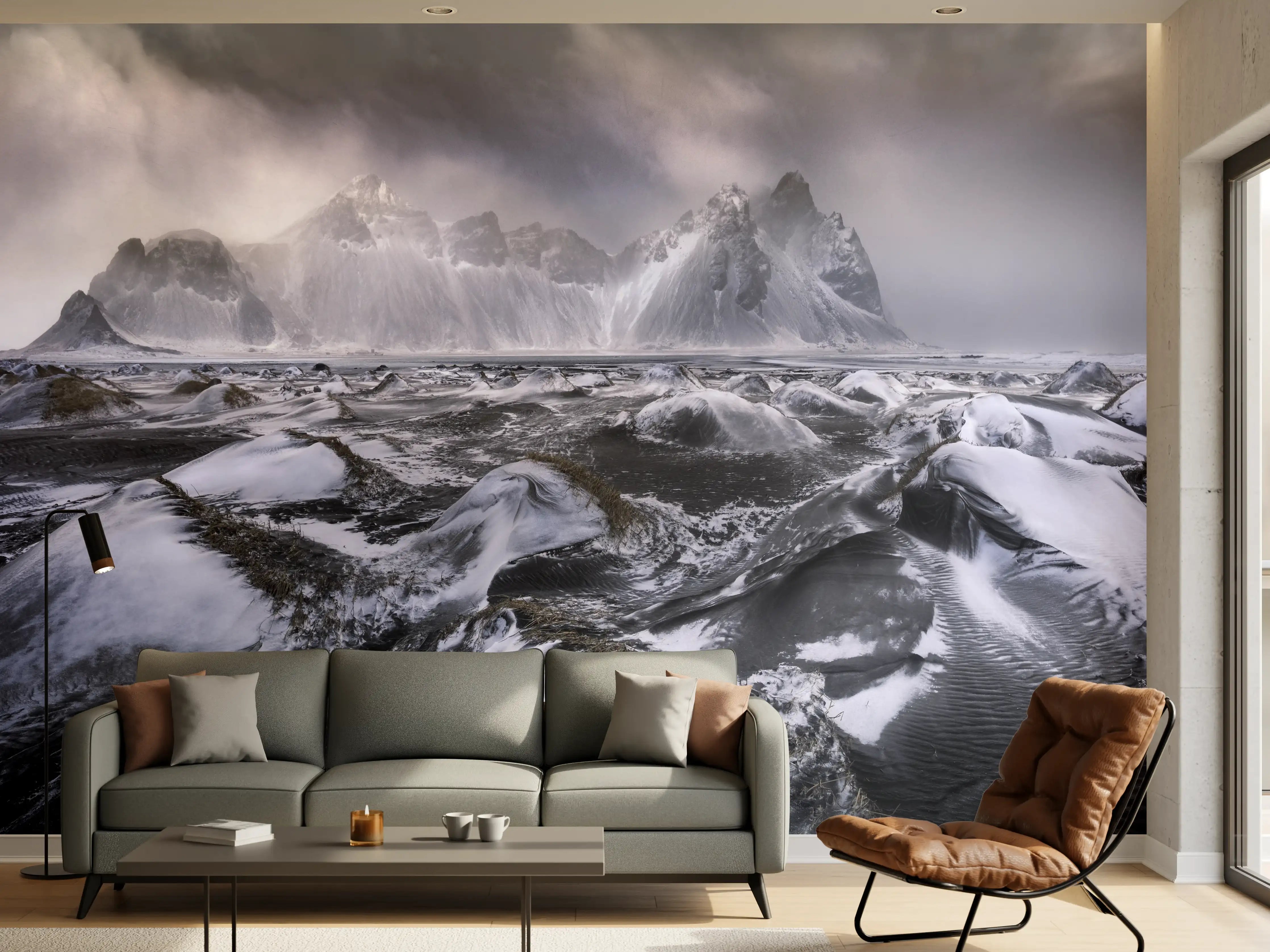 Wandverkleidung Wohnzimmer - Dramatisches Meeres- und Bergpanorama mit stürmischer Atmosphäre