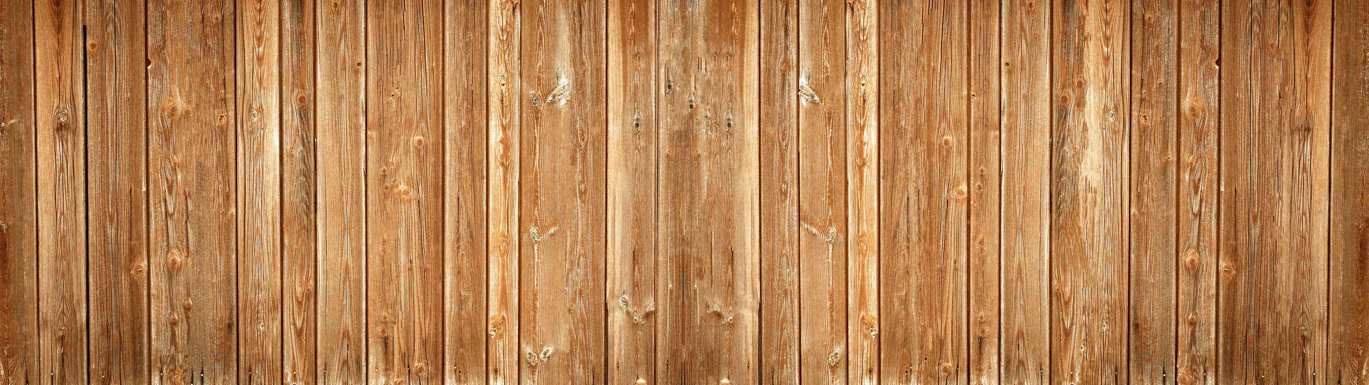 Wandverkleidung Wohnzimmer-Dünne vertikale Holzplatten