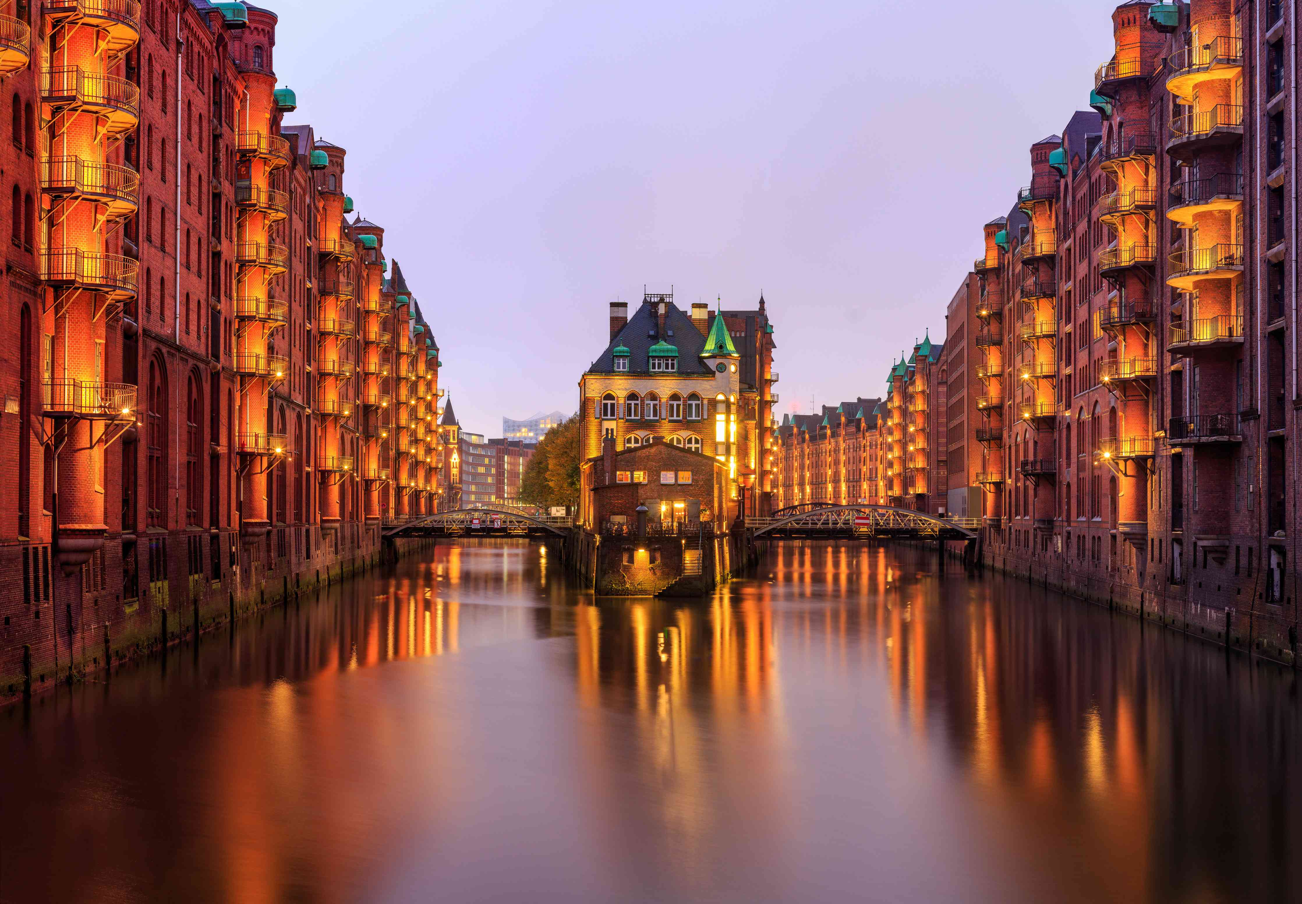 Wandverkleidung Wohnzimmer-Elbe Hamburg im Nacht
