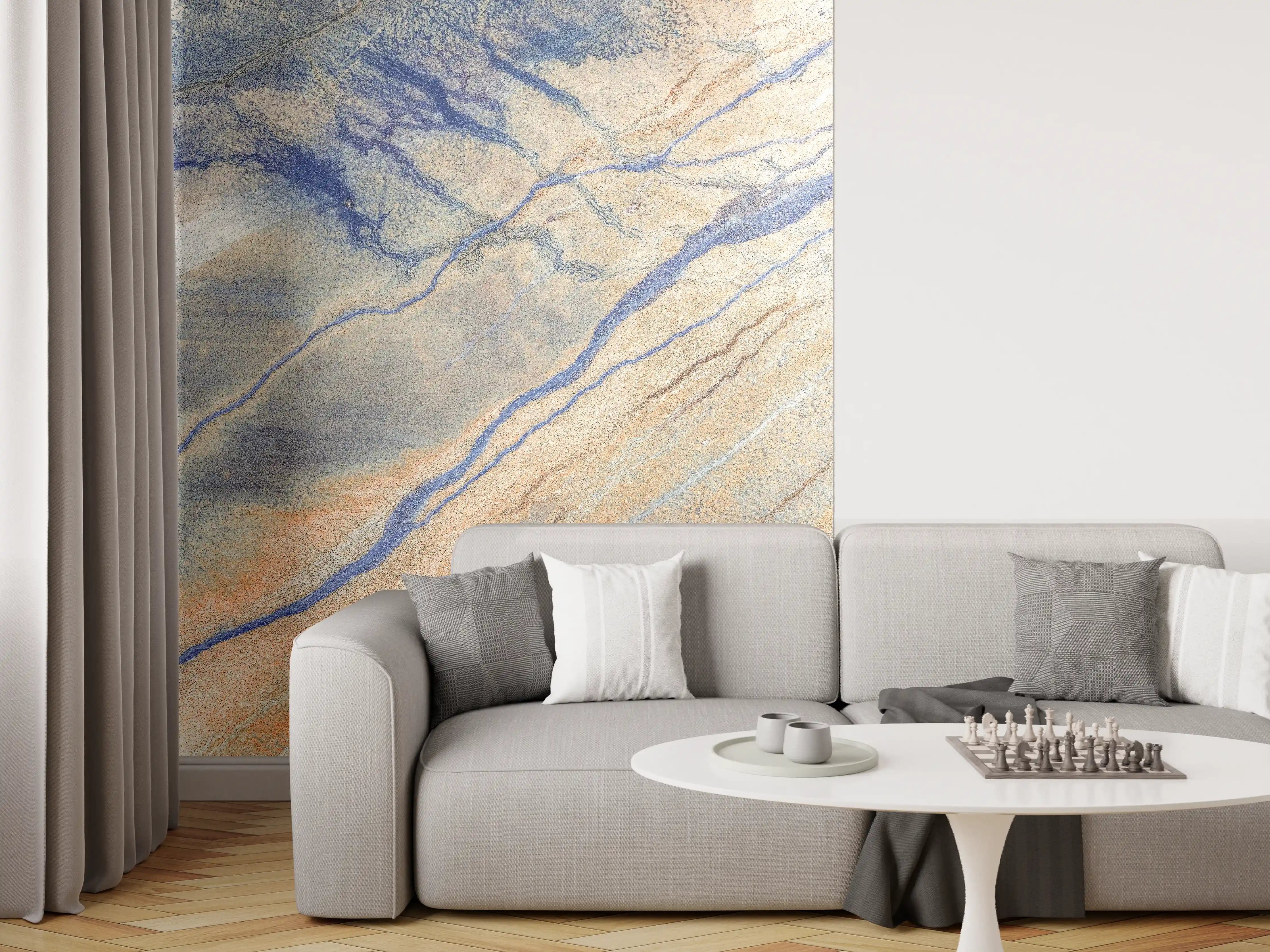 Wandverkleidung Wohnzimmer - Elegante Marmoroptik mit blauen Akzenten
