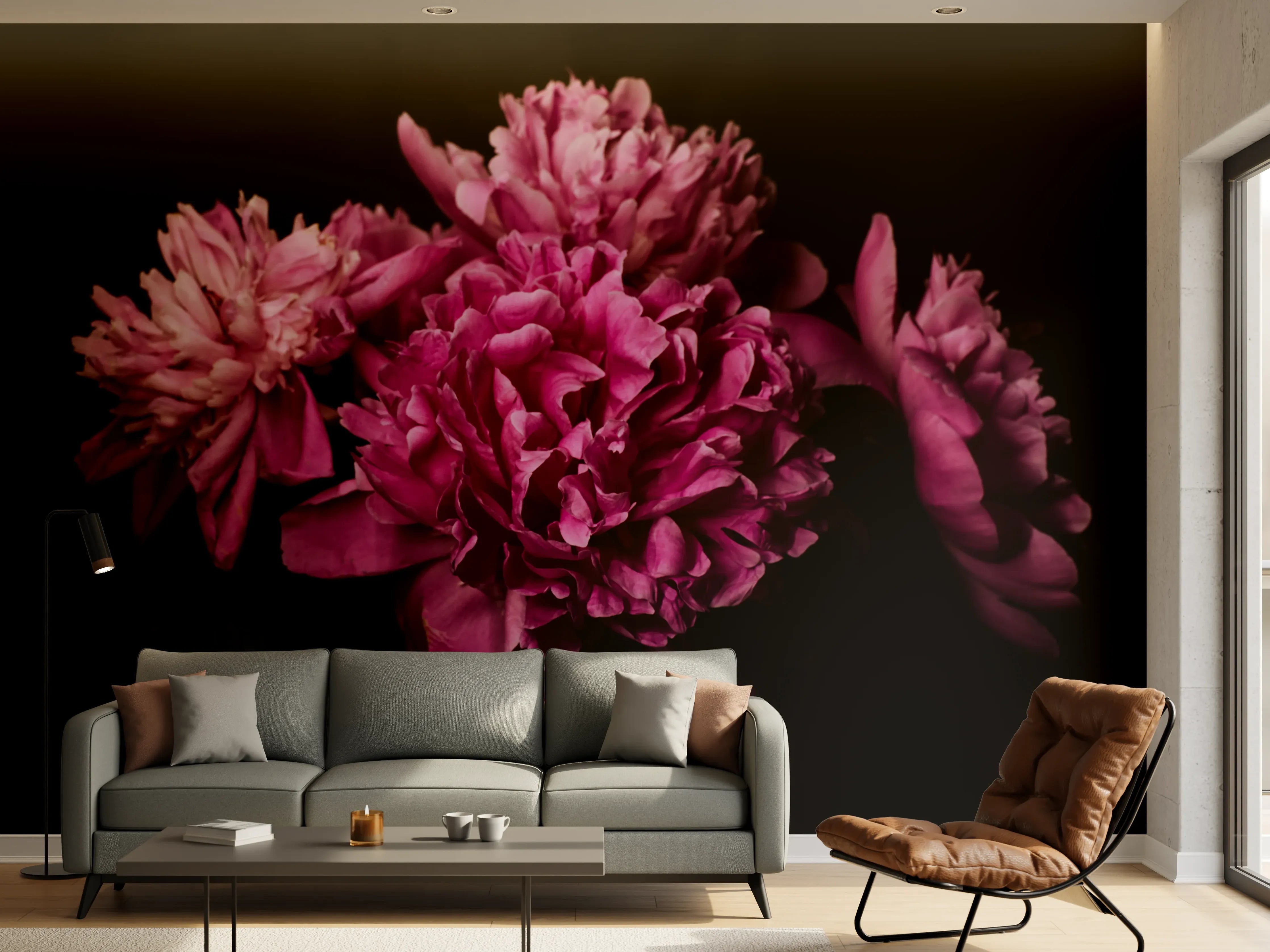 Wandverkleidung Wohnzimmer - Elegante Pfingstrosen in dunklem Hintergrund
