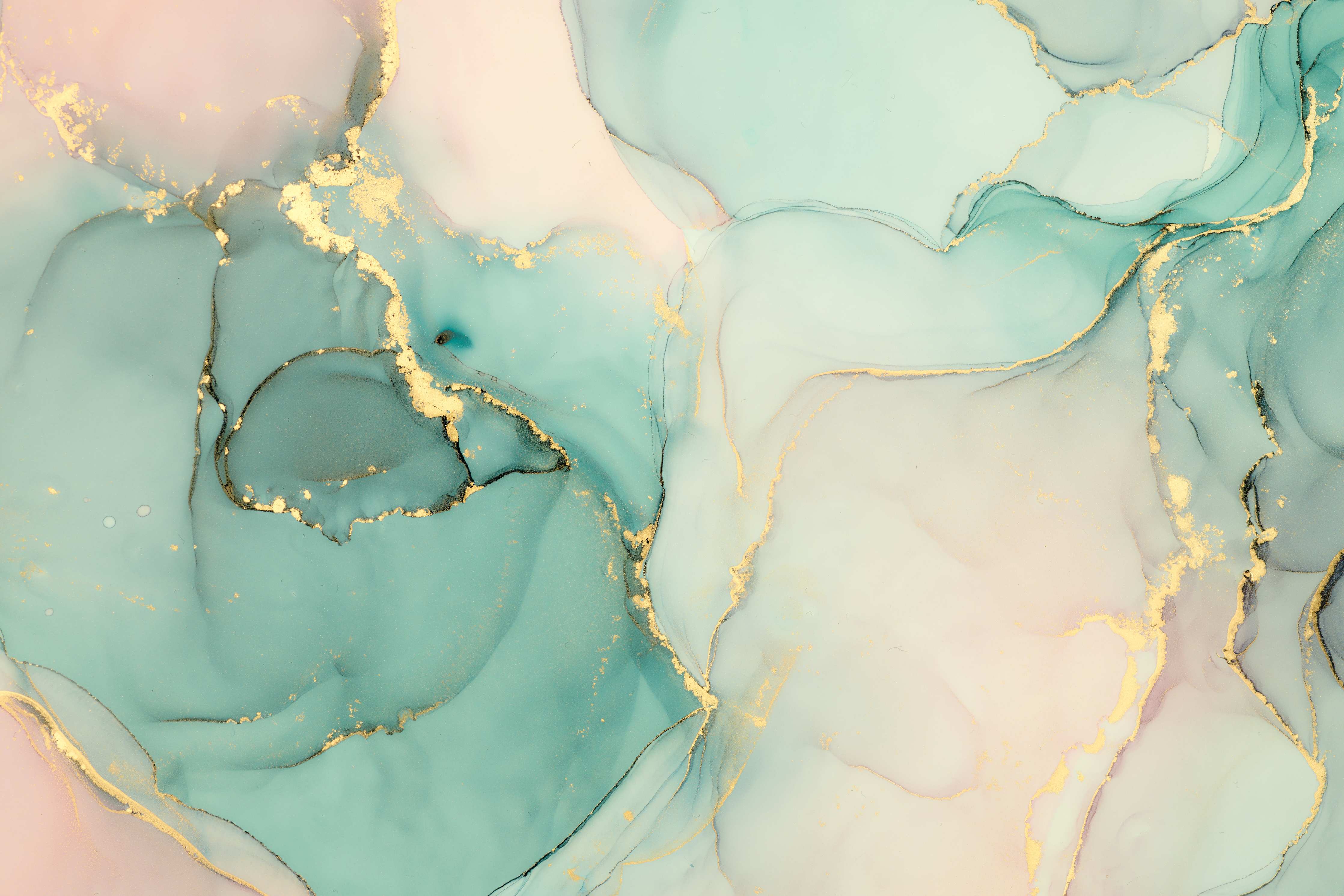 Wandverkleidung Wohnzimmer-Elegantes Wasserfarben-Motiv mit Goldakzenten