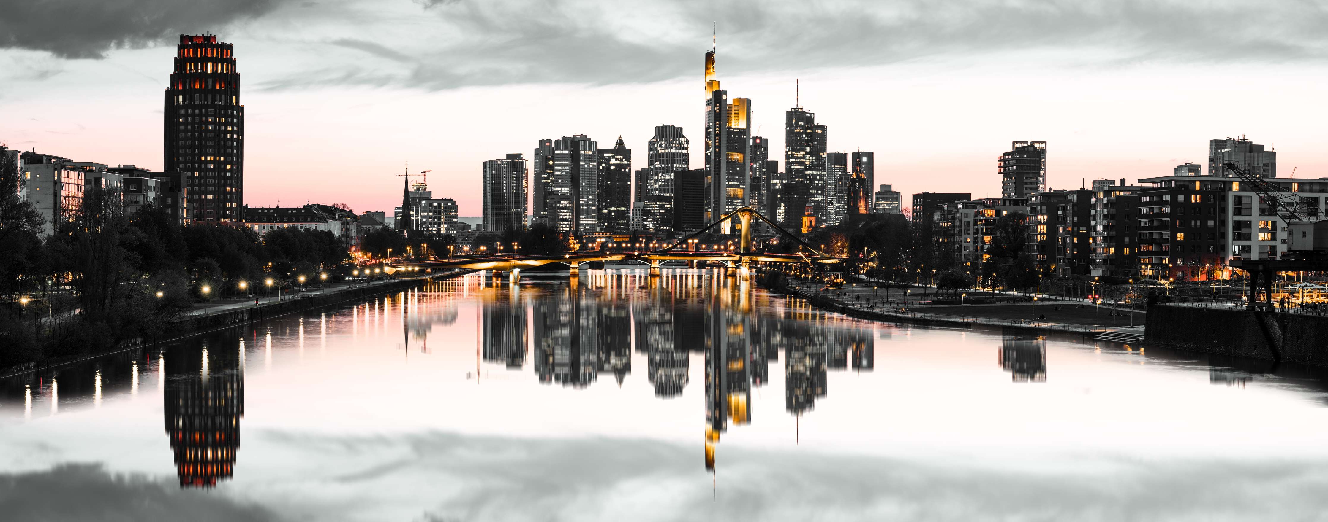 Wandverkleidung Wohnzimmer-Frankfur Skyline Black & White