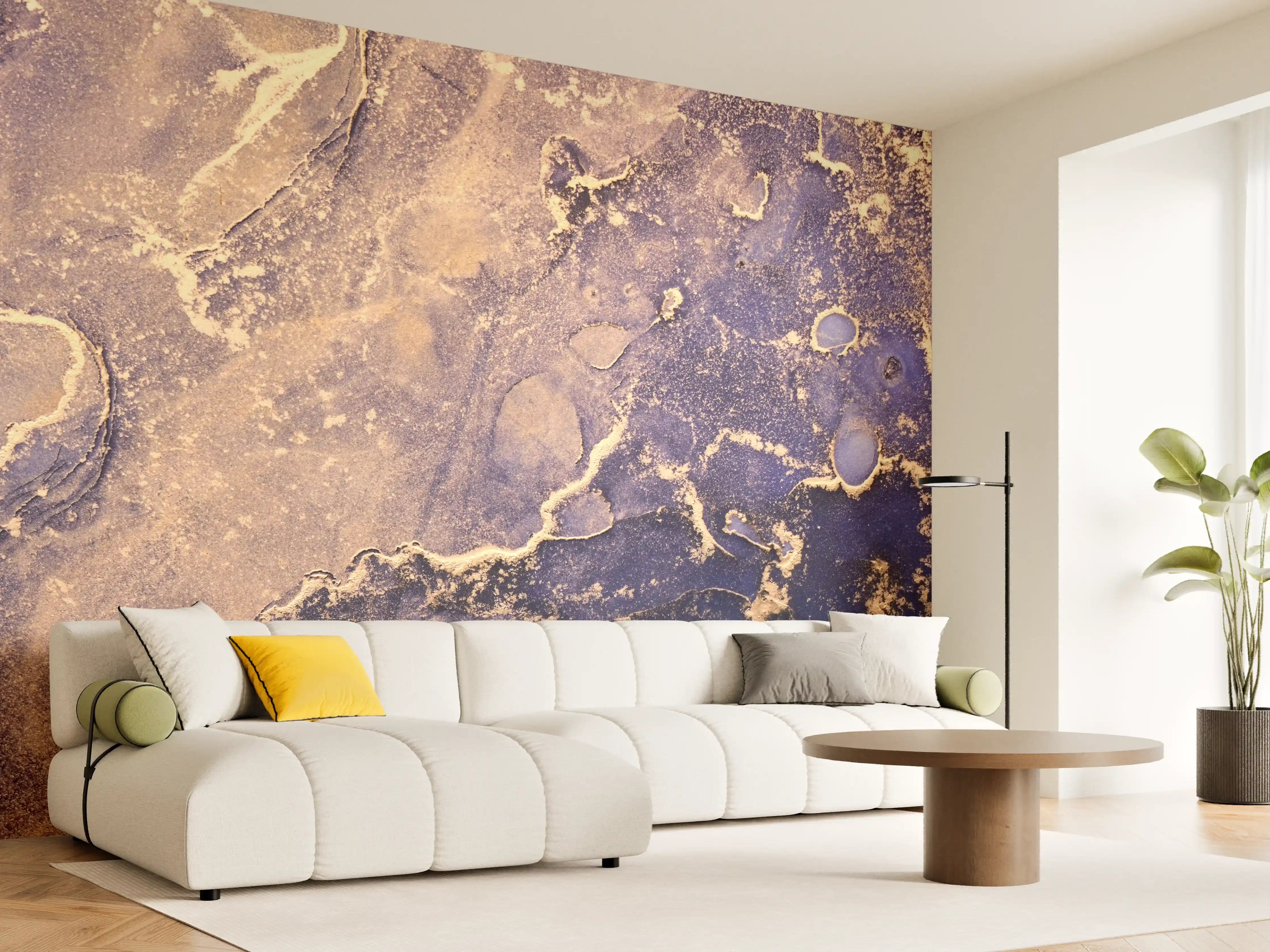 Wandverkleidung Wohnzimmer - Goldene Akzente auf dunklem Hintergrund