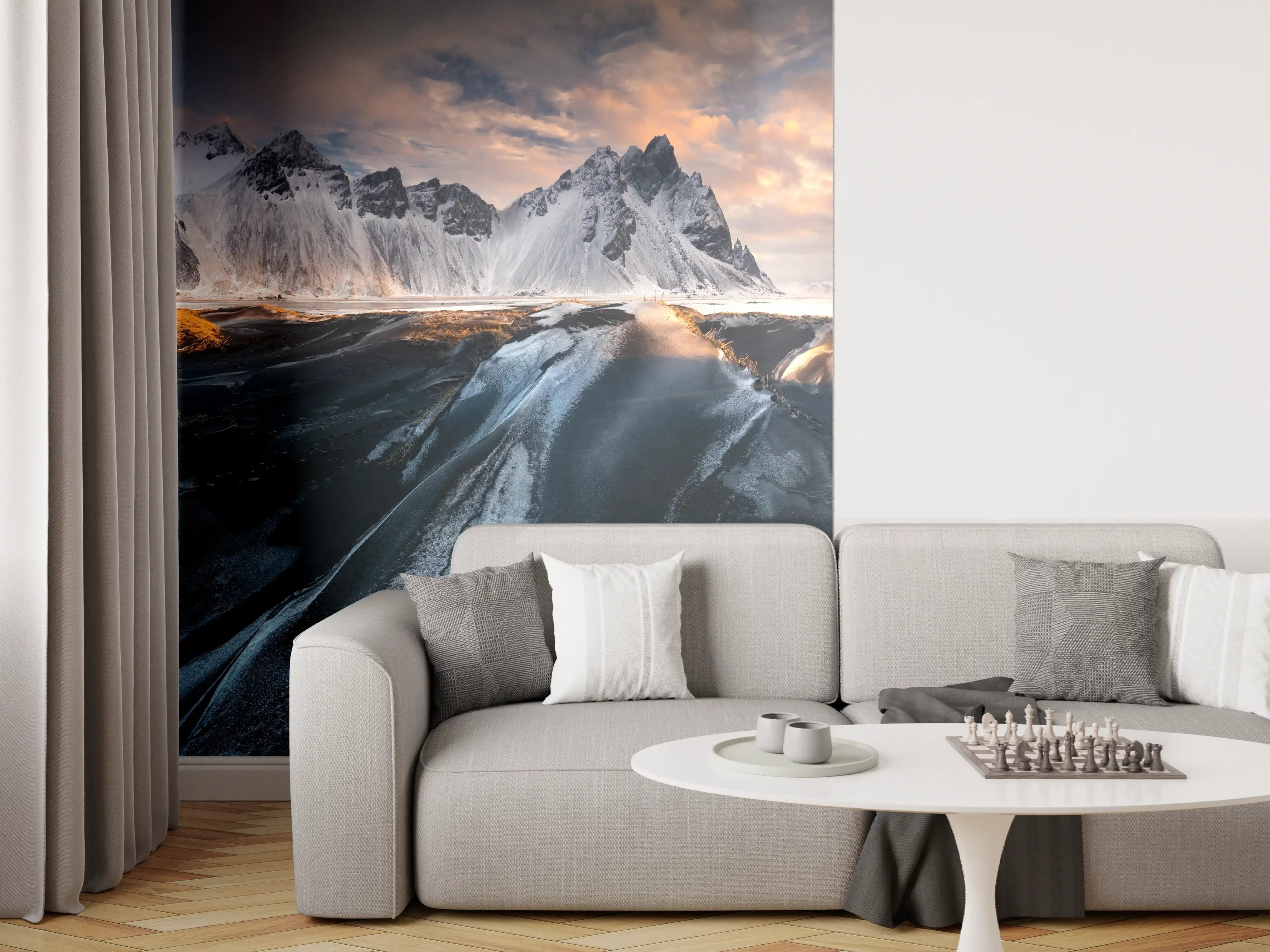 Wandverkleidung Wohnzimmer - Graue Gipfel bei Abenddämmerung
