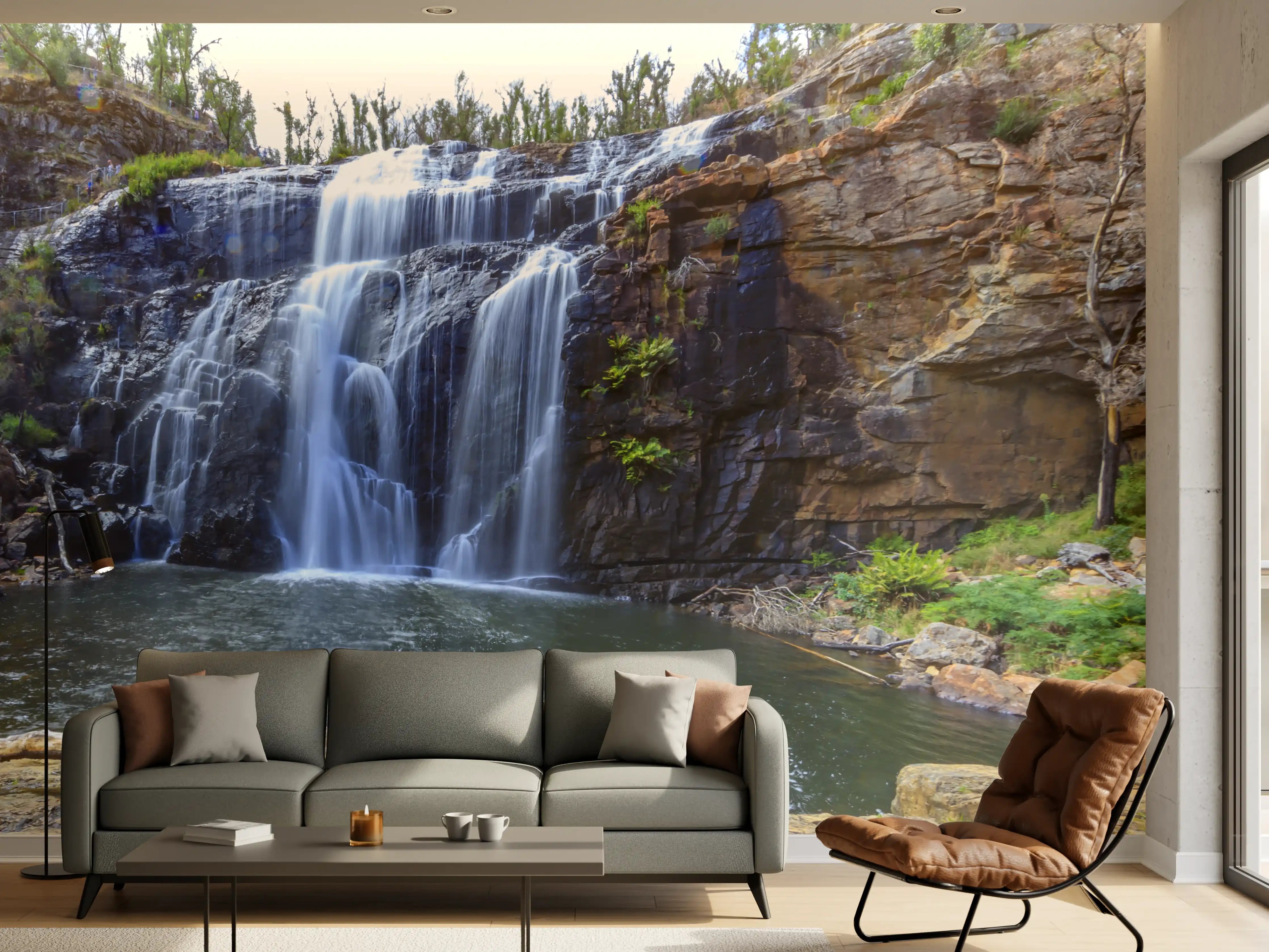 Wandverkleidung Wohnzimmer - Grauer Wasserfall im Grünen