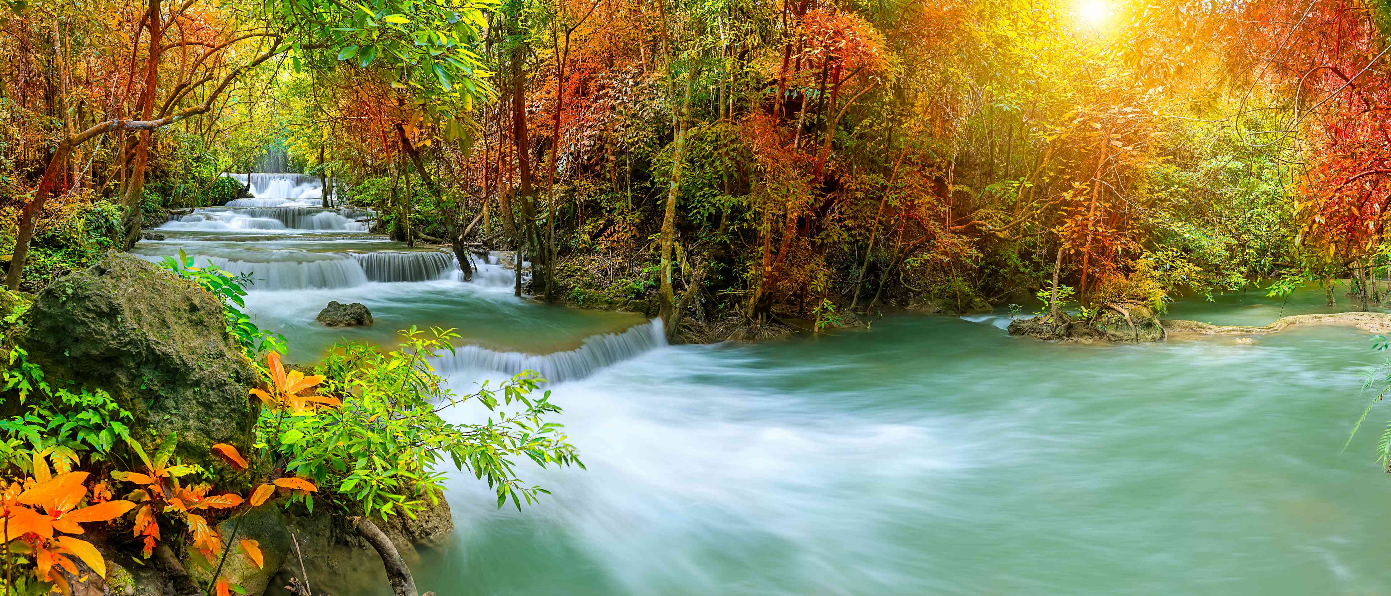 Wandverkleidung Wohnzimmer-Herbstlicher Türkis-Wasserfall