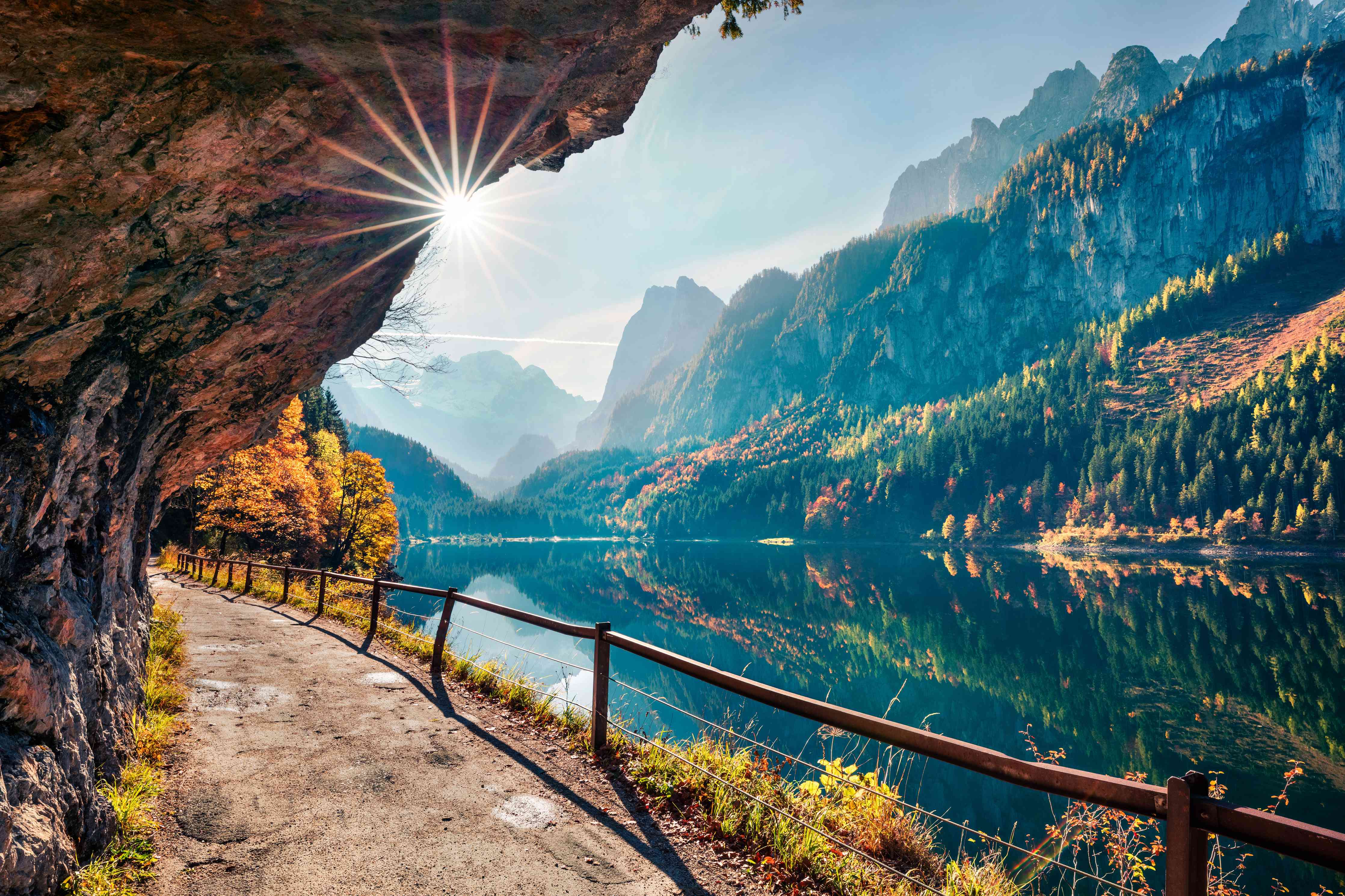 Wandverkleidung Wohnzimmer-Idyllische Berglandschaft am Wasser