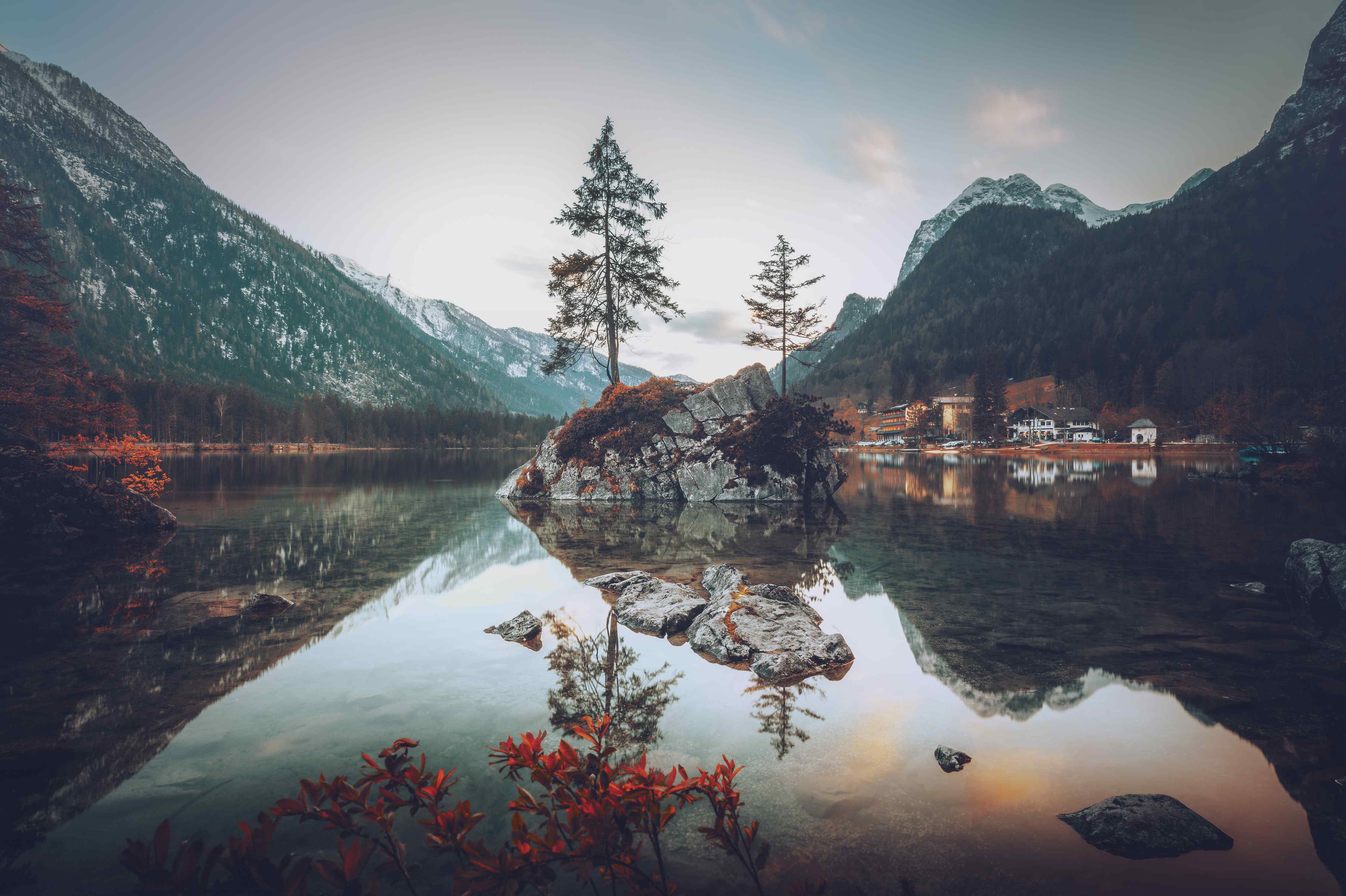 Wandverkleidung Wohnzimmer-Idyllische Bergsee-Landschaft mit spiegelnder Wasserfläche