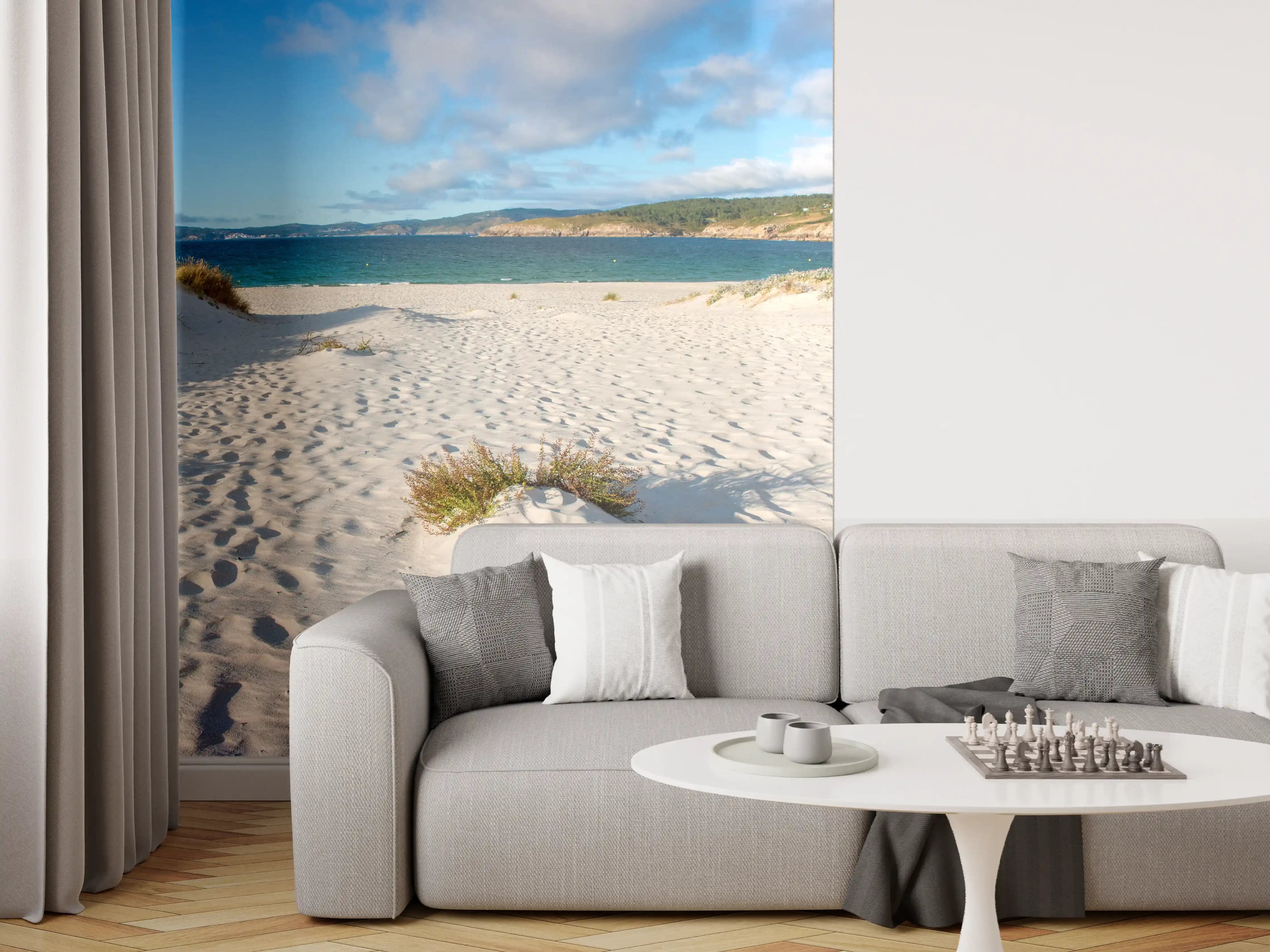 Wandverkleidung Wohnzimmer - Idyllische Strandlandschaft im sanften Weiß-Blau