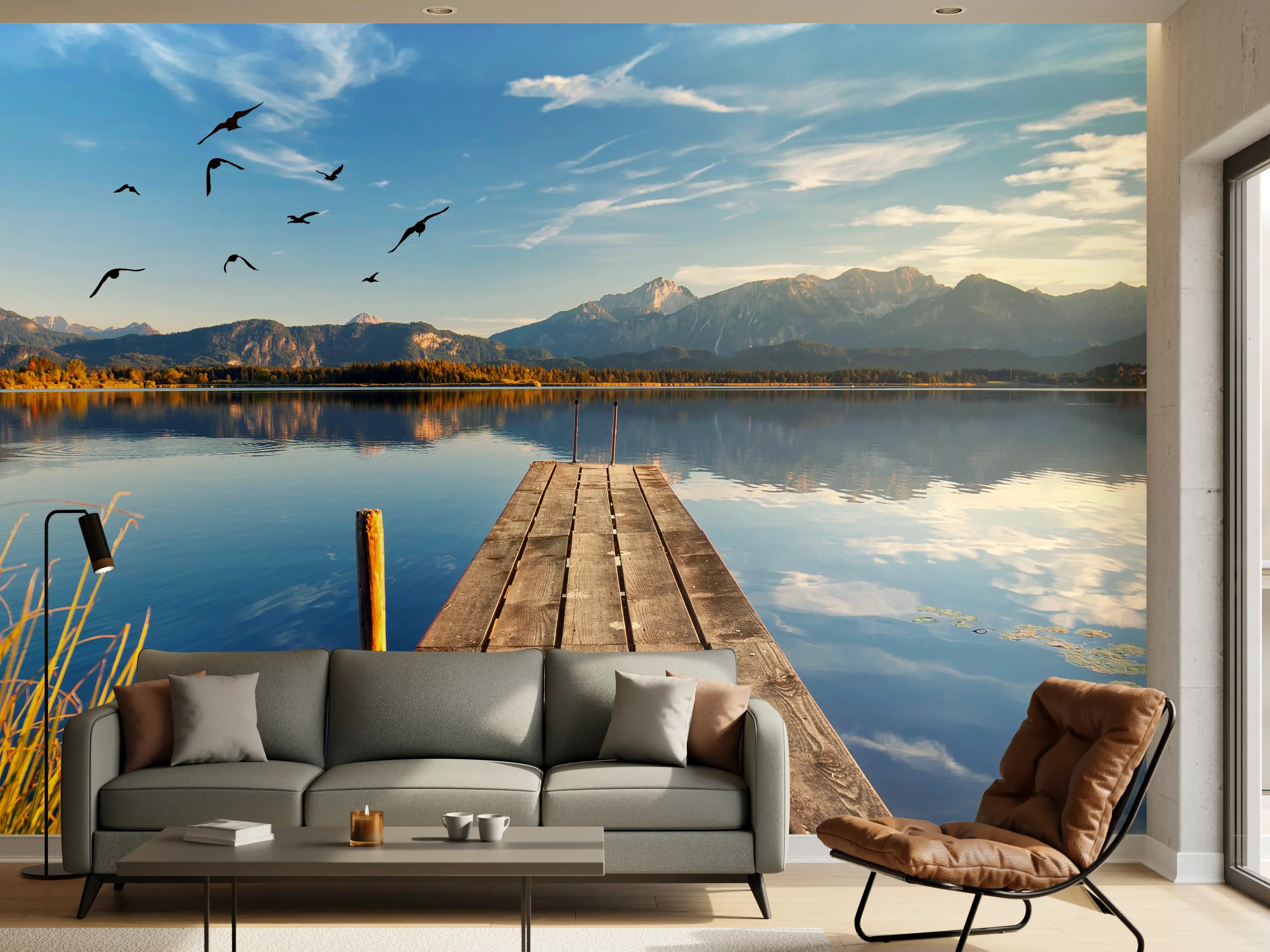 Wandverkleidung Wohnzimmer - Idyllischer See mit Bergpanorama und Steg
