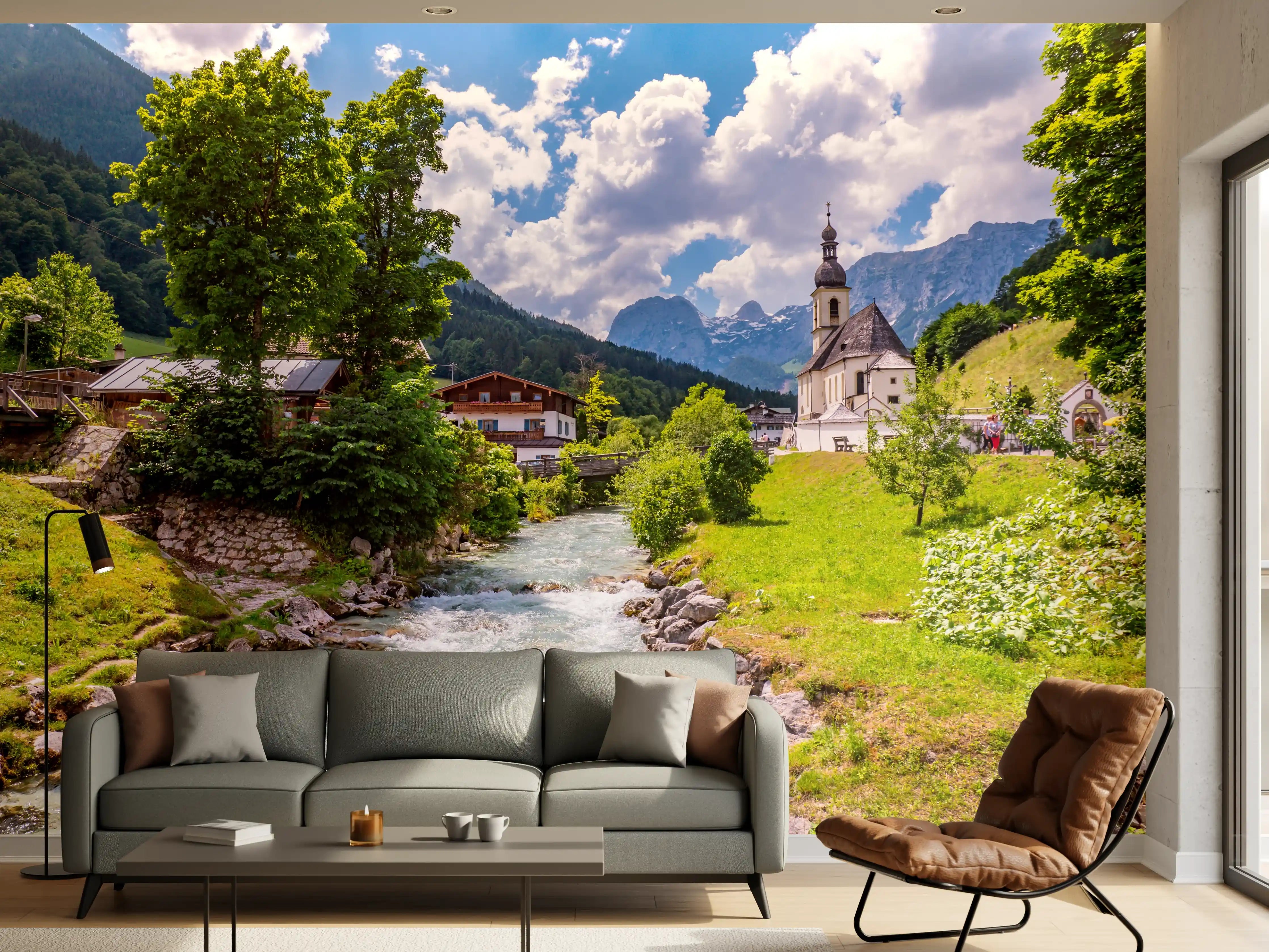 Wandverkleidung Wohnzimmer - Idyllisches Bergdorf mit Fluss und Kirche