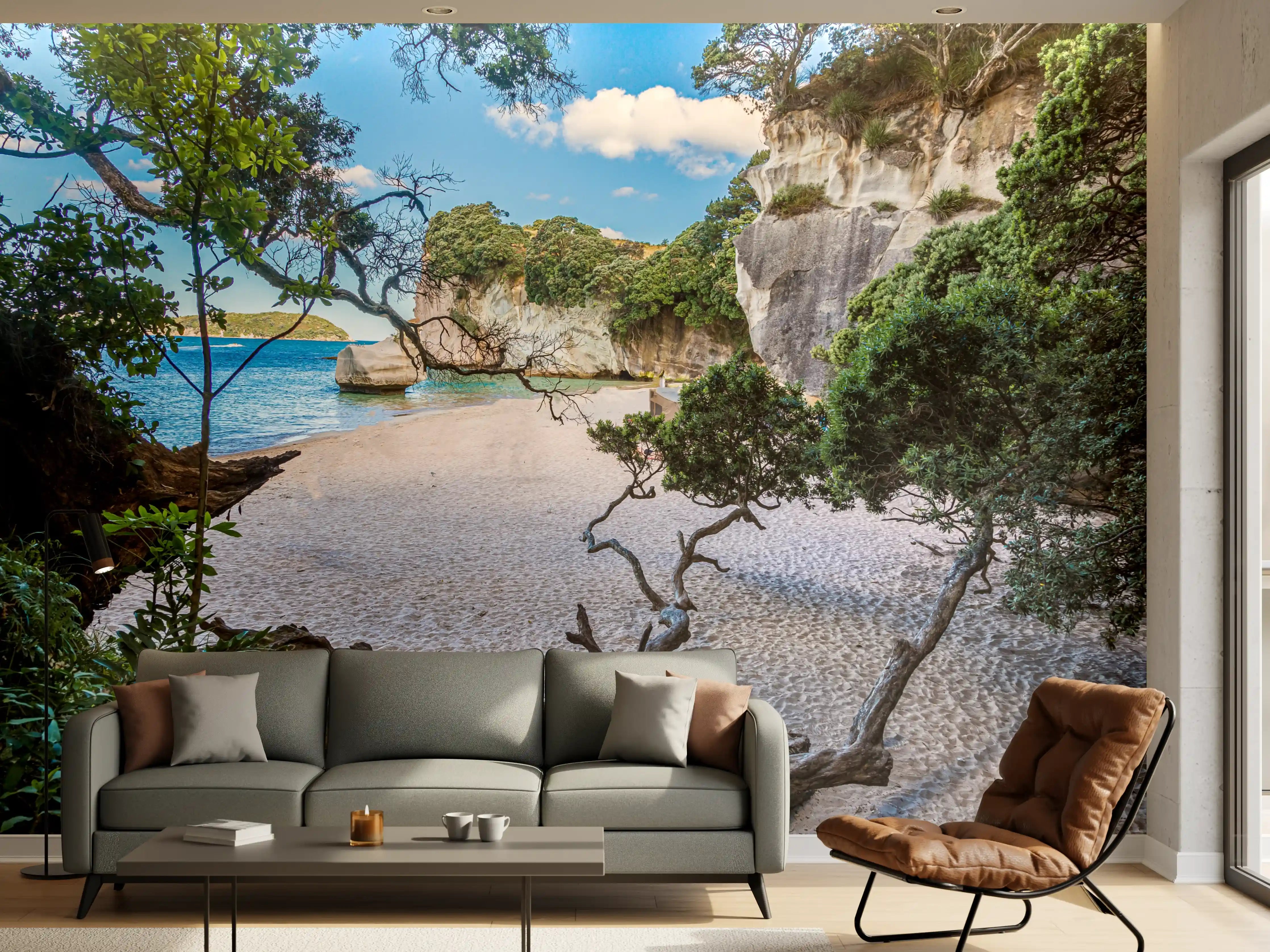 Wandverkleidung Wohnzimmer - Idyllisches Strandparadies mit Felsen und Bäumen